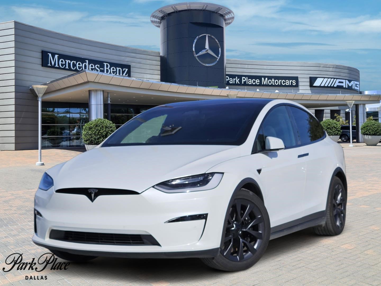 2022 Tesla Model X Long Range's photo