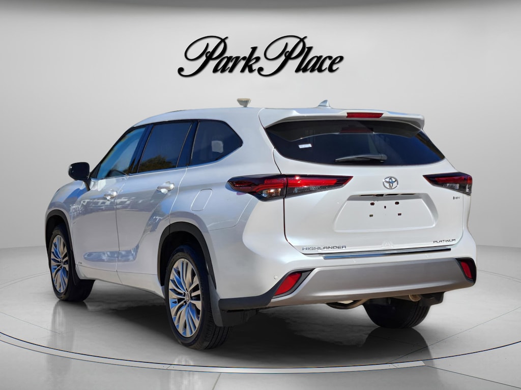Used 2025 Toyota Highlander Hybrid Platinum SUV