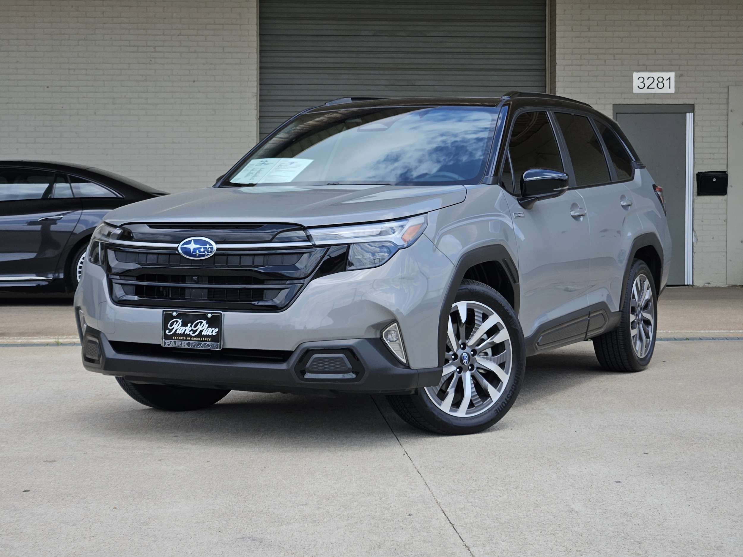 2025 Subaru Forester Touring Hybrid's photo