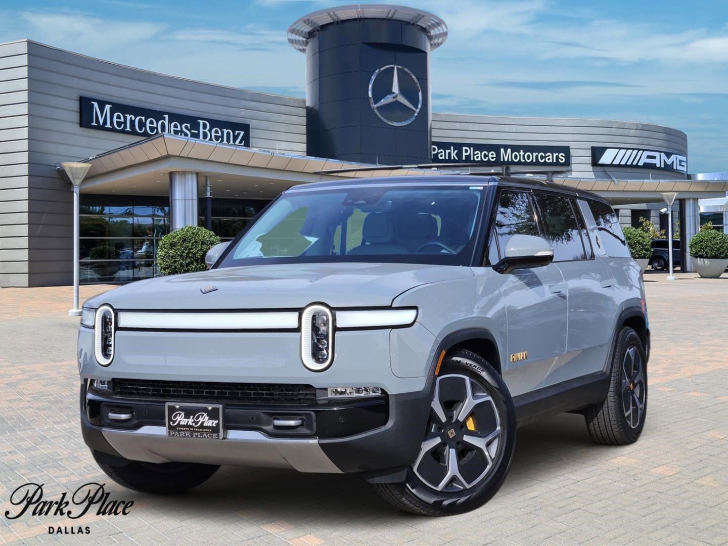 2023 Rivian R1S Adventure's photo