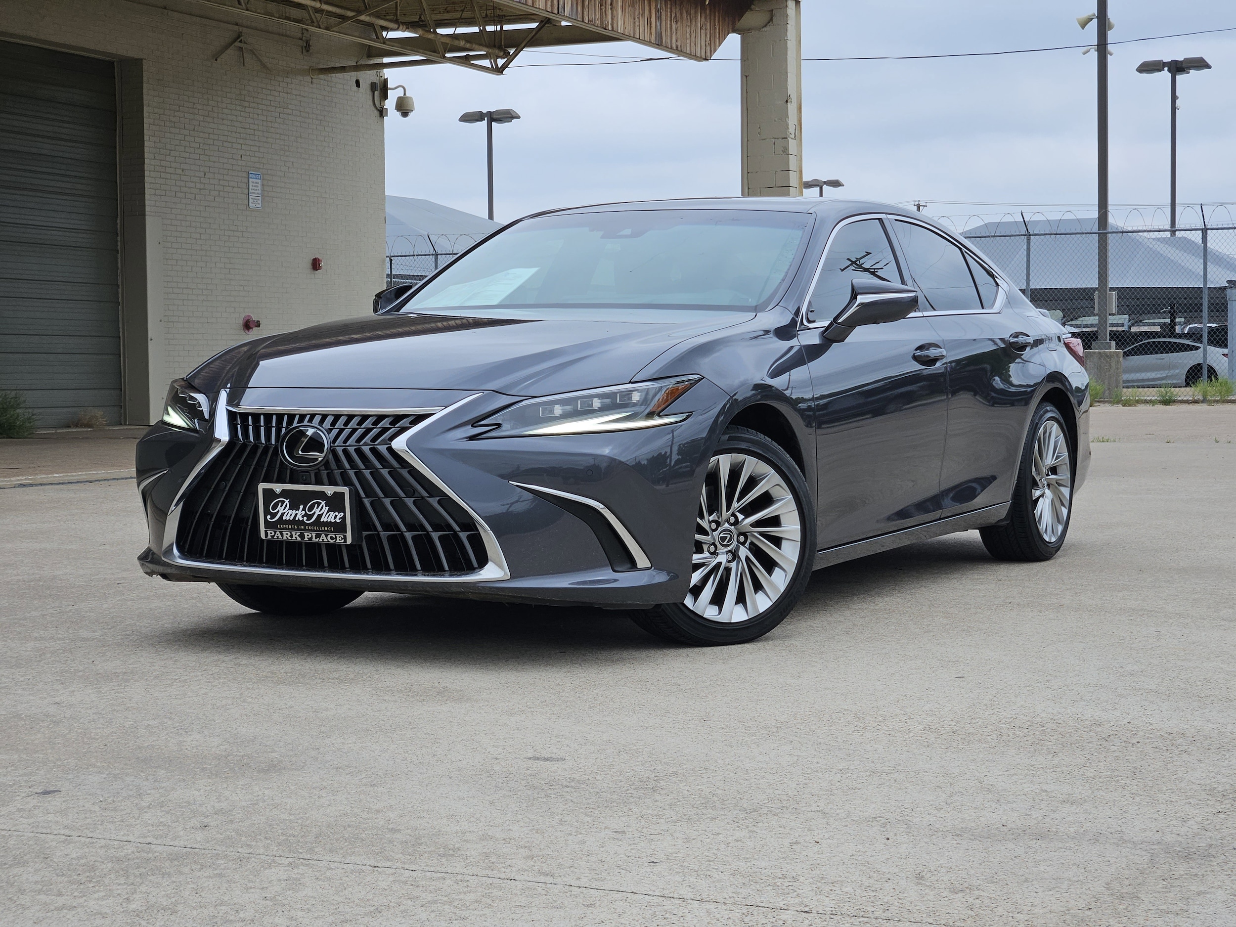 2023 Lexus ES 300h 300h Ultra Luxury's photo