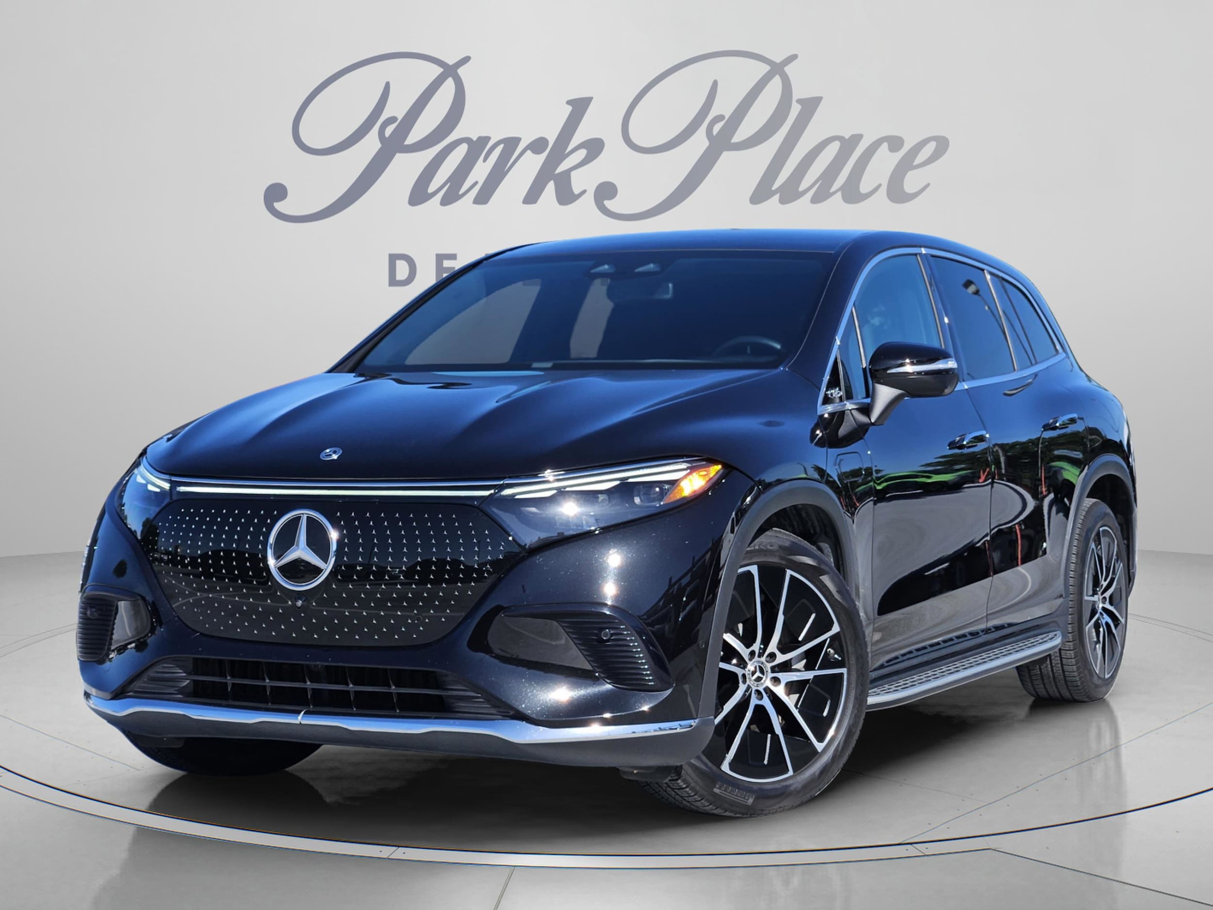 2023 Mercedes-Benz EQS SUV EQS 450+'s photo