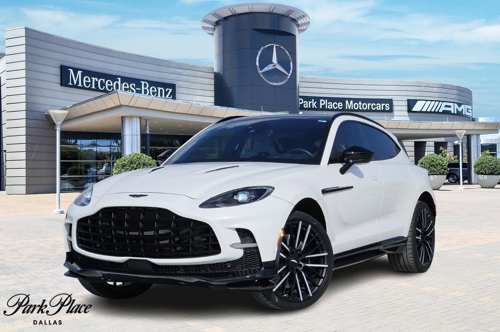 2023 Aston Martin DBX 707's photo