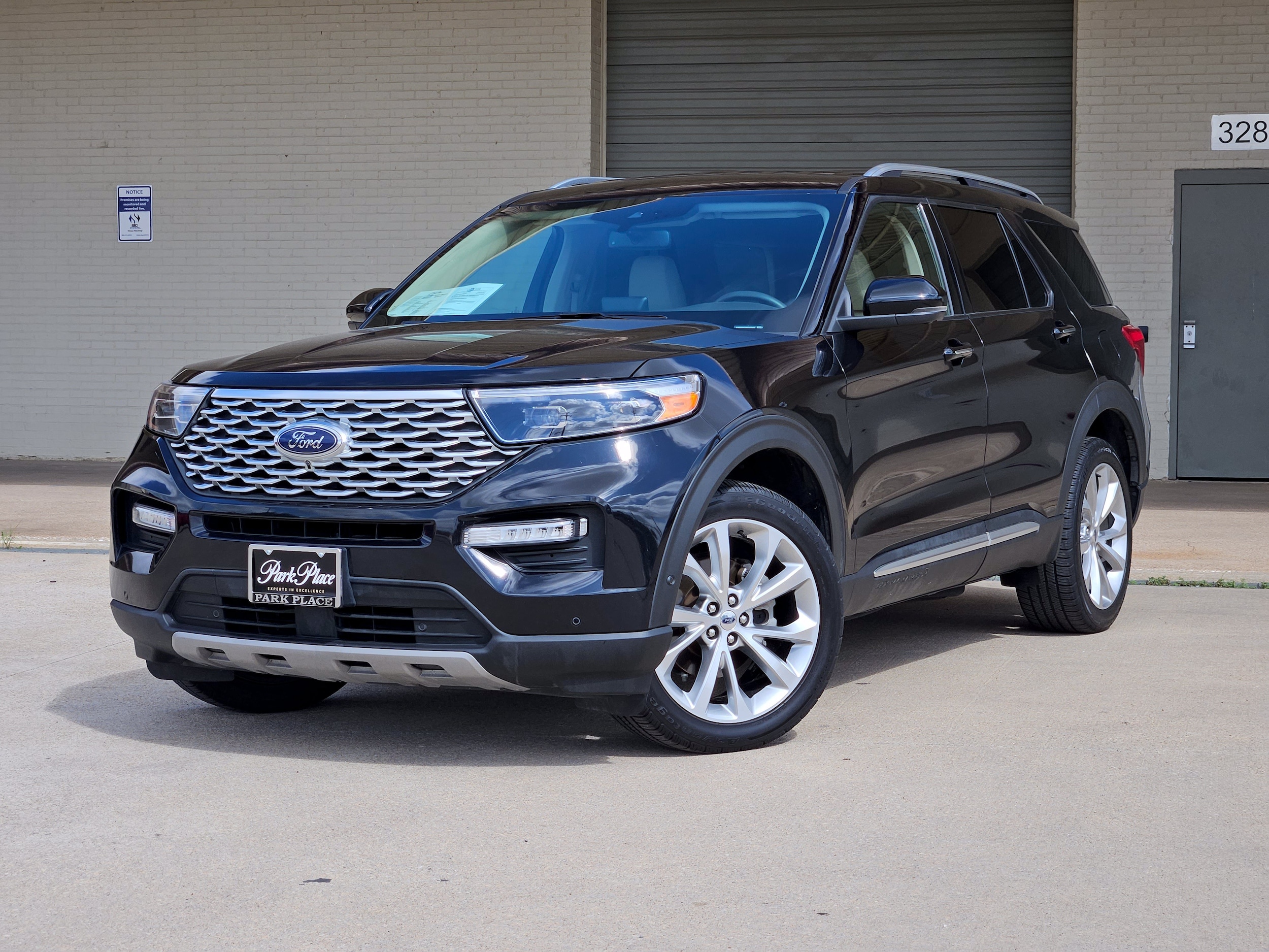 2022 Ford Explorer Platinum 4WD's photo
