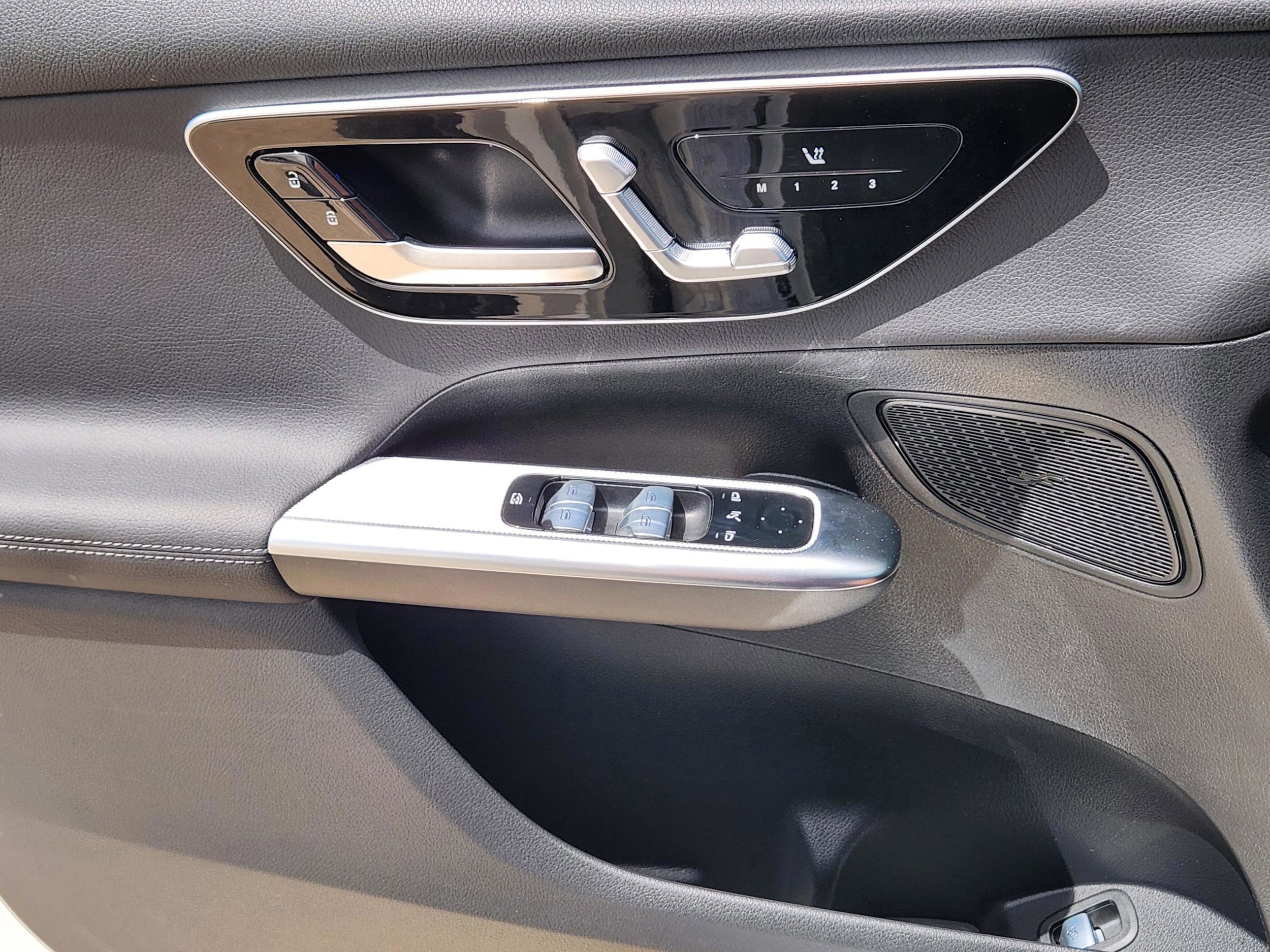 2025 Mercedes-Benz GLC Base - Photo 16