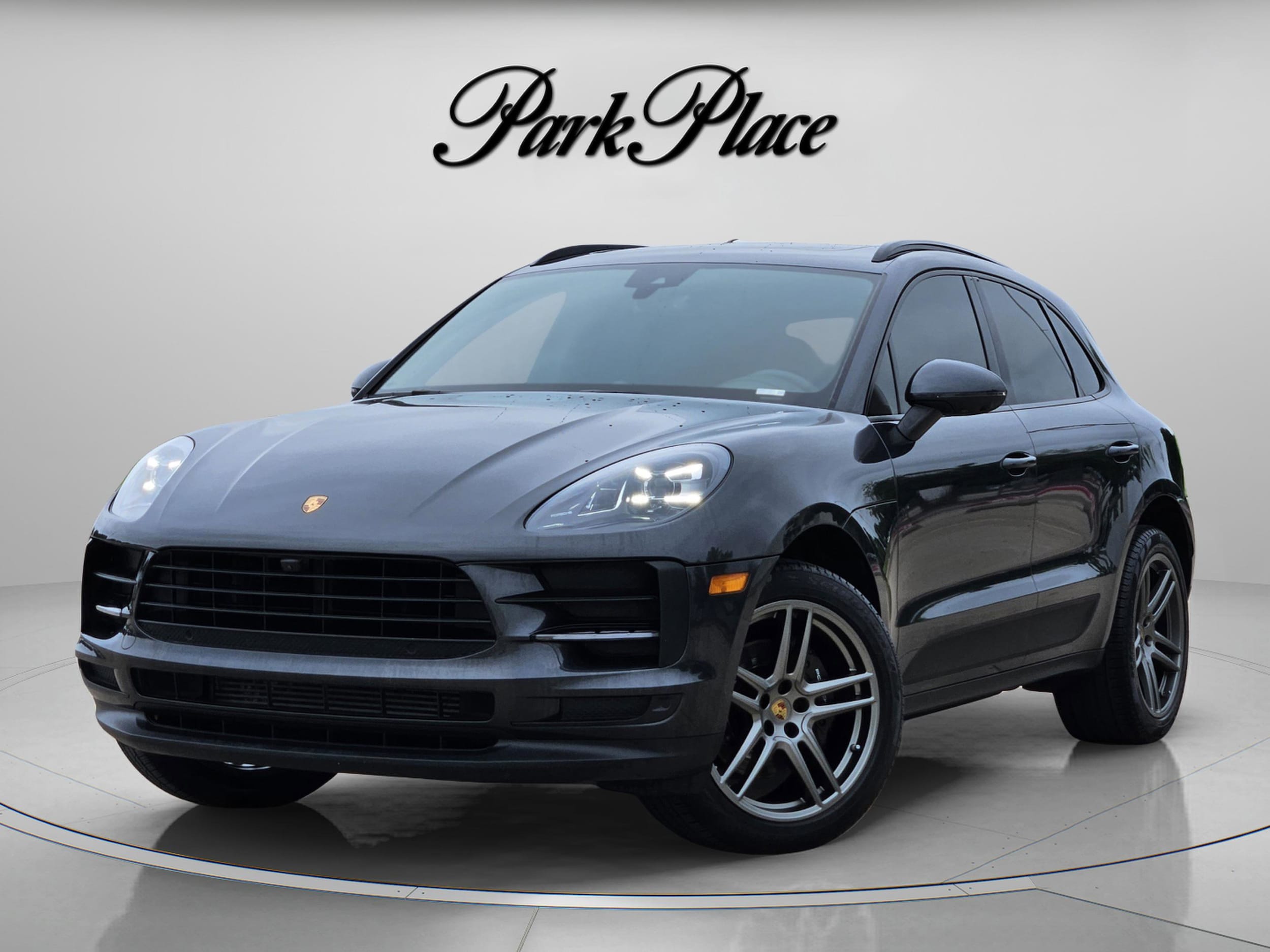 2021 Porsche Macan -'s photo