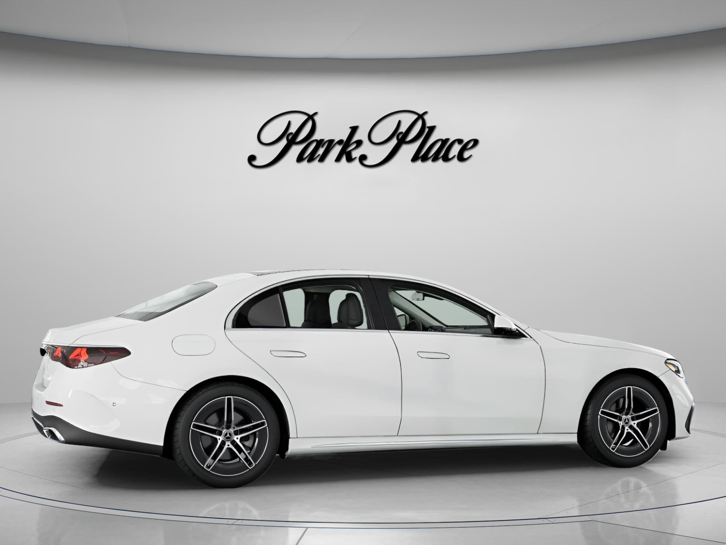 2025 Mercedes-Benz E-Class E350 - Photo 24