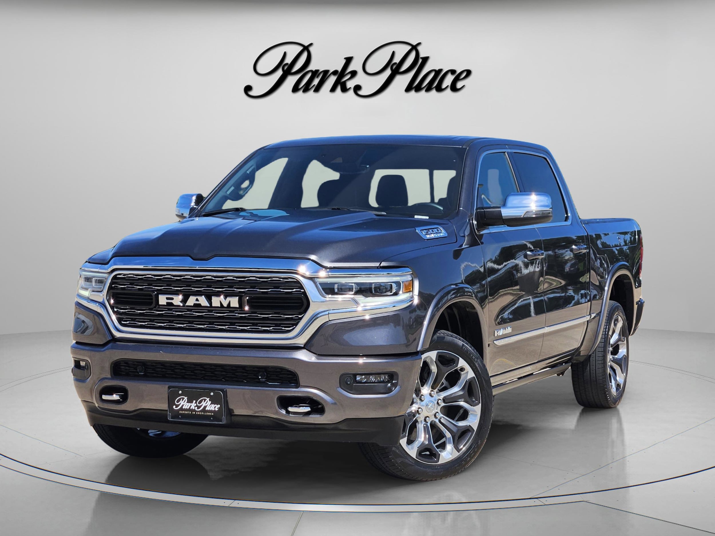 2023 RAM 1500 Limited 4x4 Crew Cab 5'7's photo