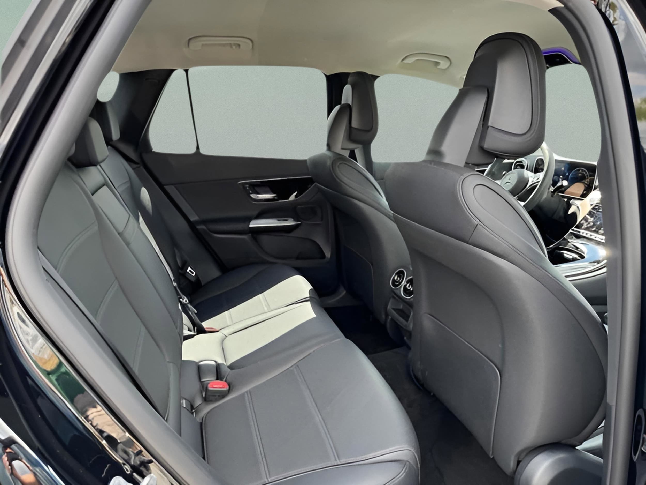 2025 Mercedes-Benz GLC Base - Photo 13