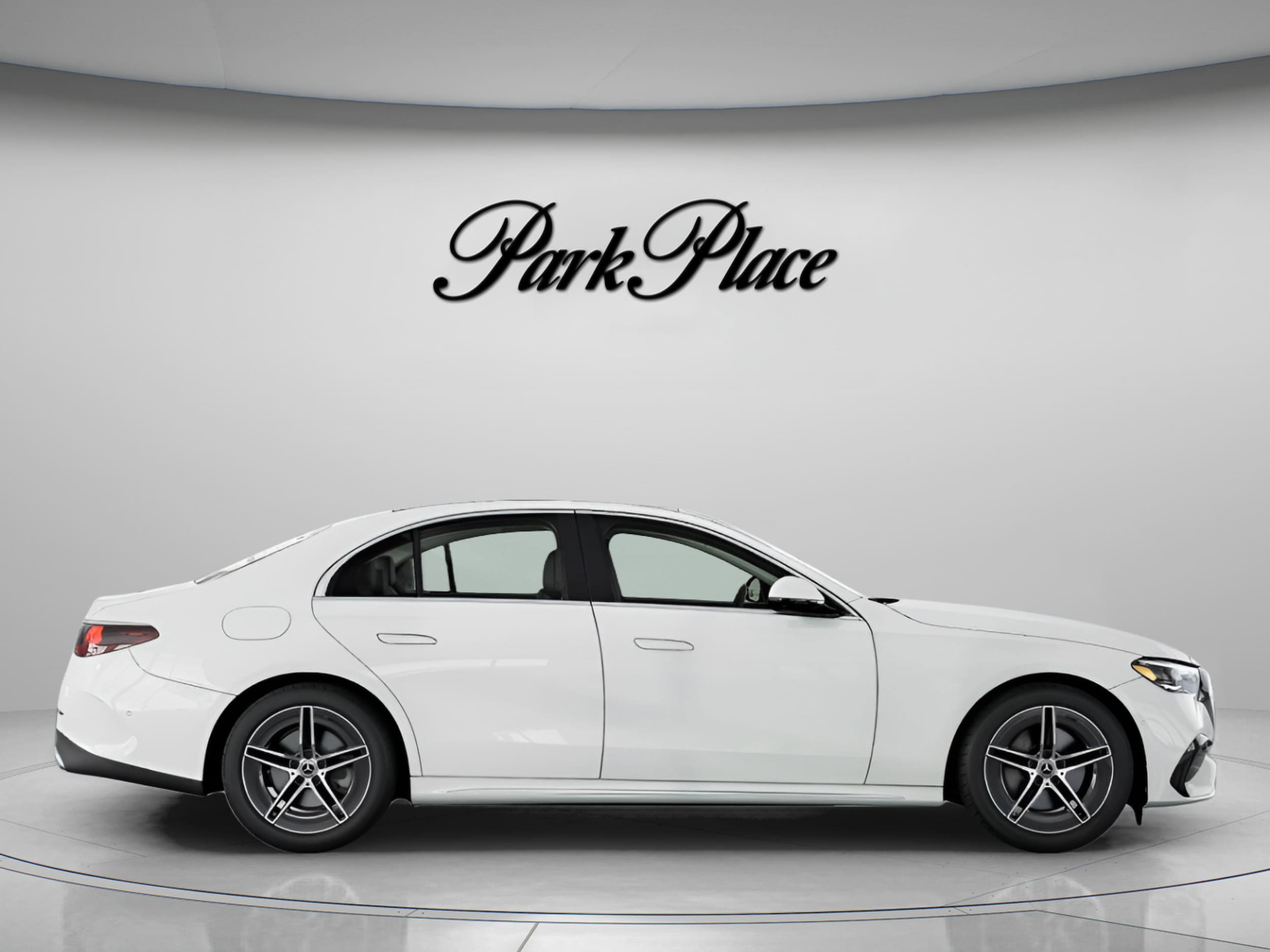 2025 Mercedes-Benz E-Class E350 - Photo 25