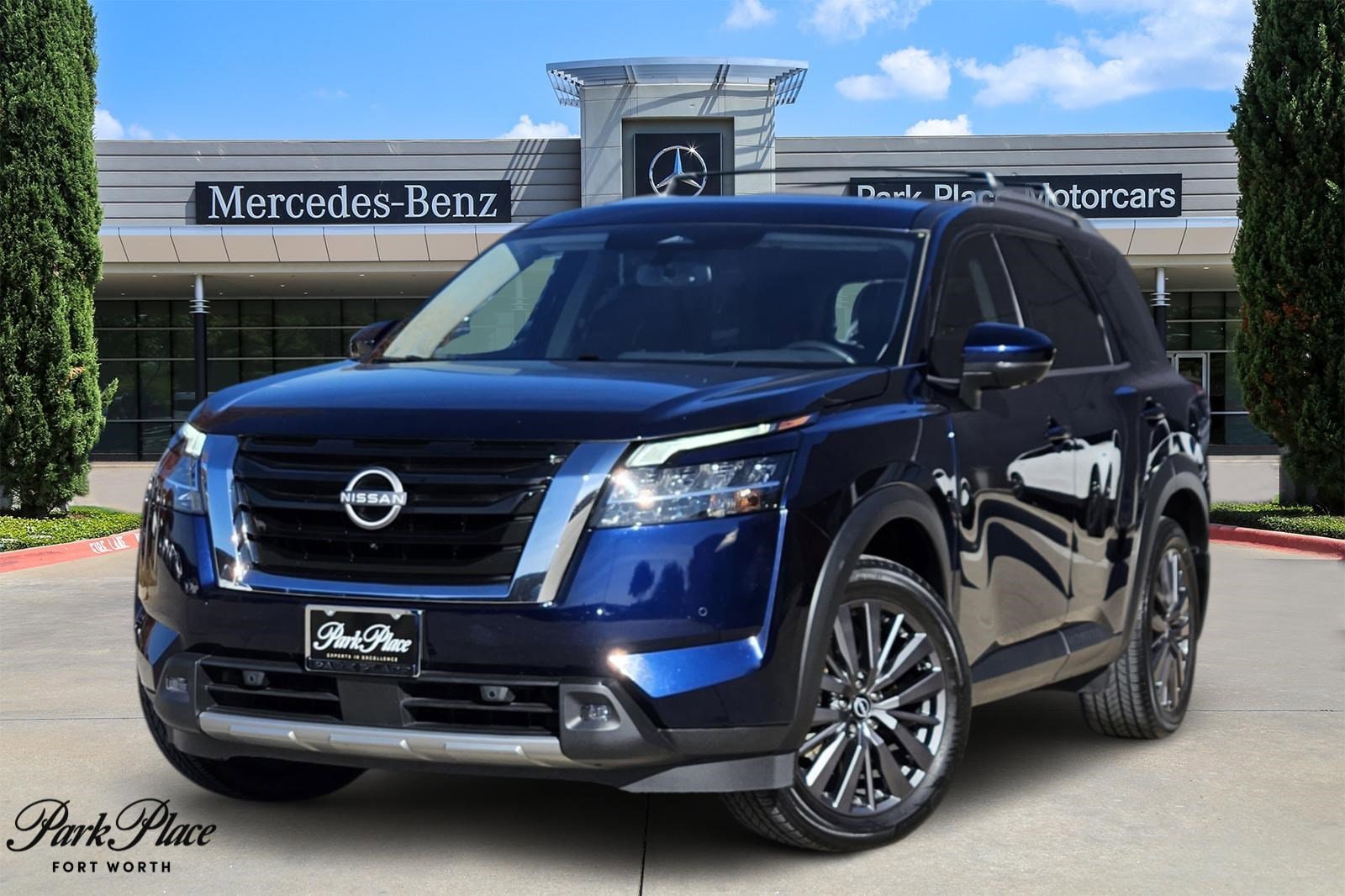 2022 Nissan Pathfinder SL's photo