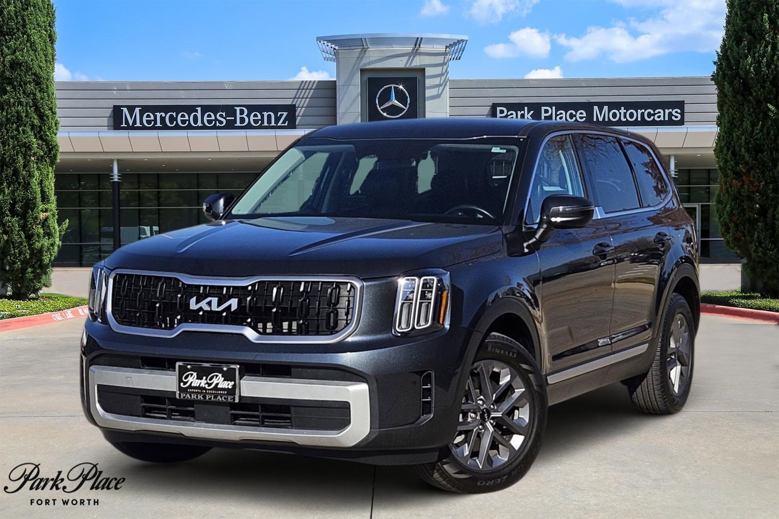 2024 Kia Telluride LX's photo