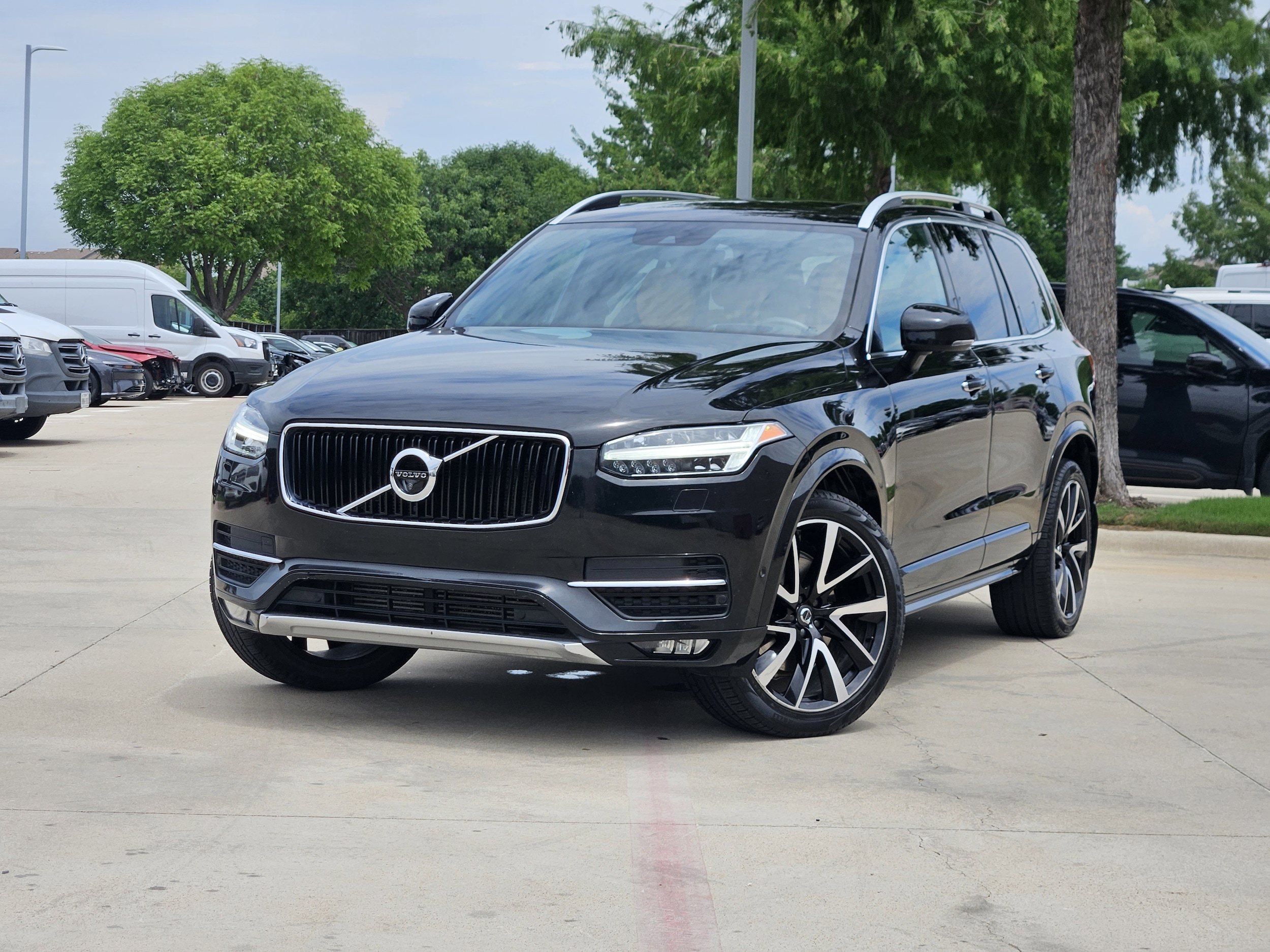 2019 Volvo XC90 T6 Momentum AWD's photo