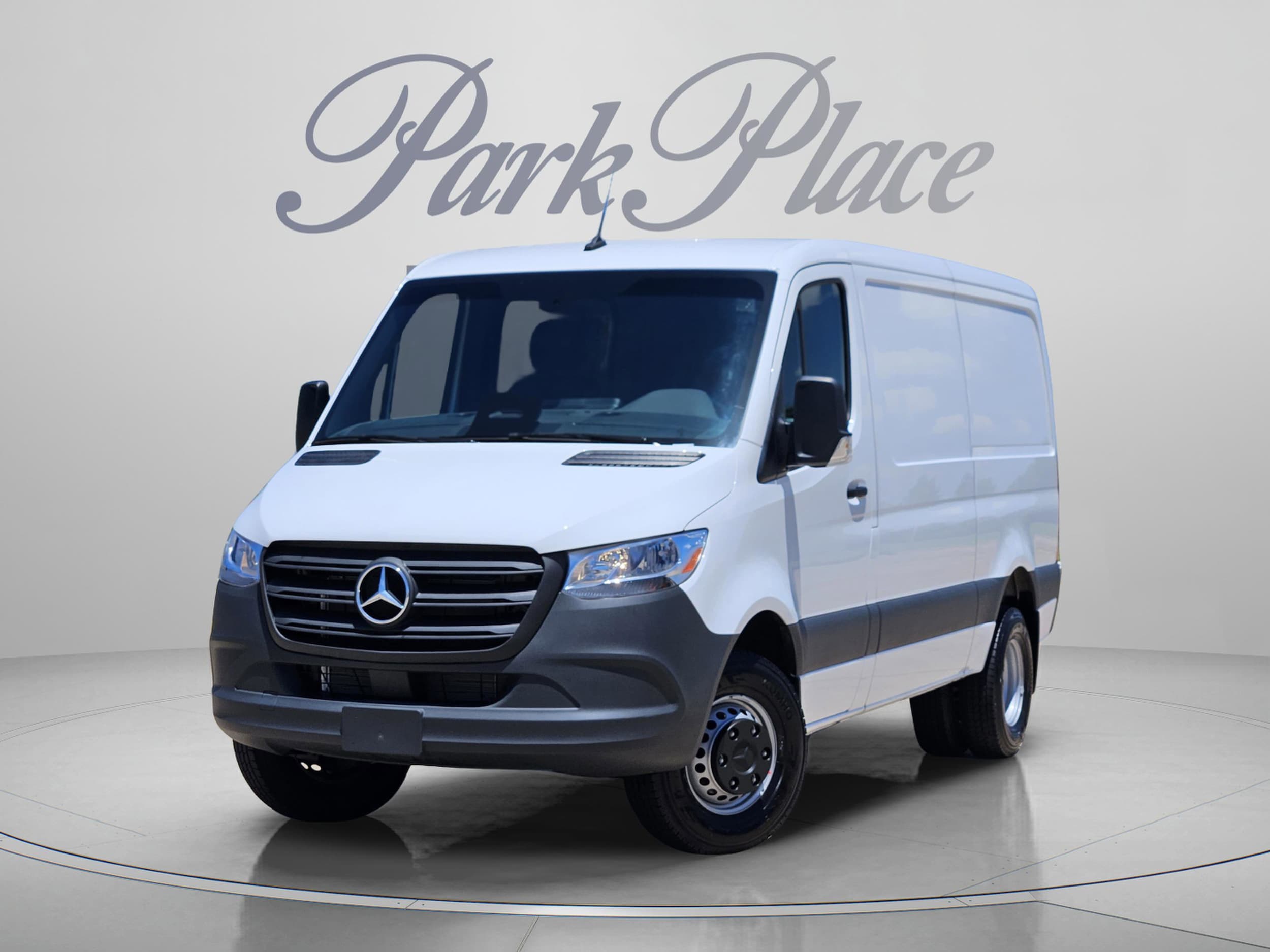 2026 Mercedes-Benz Sprinter 4500 144 WB HO's photo