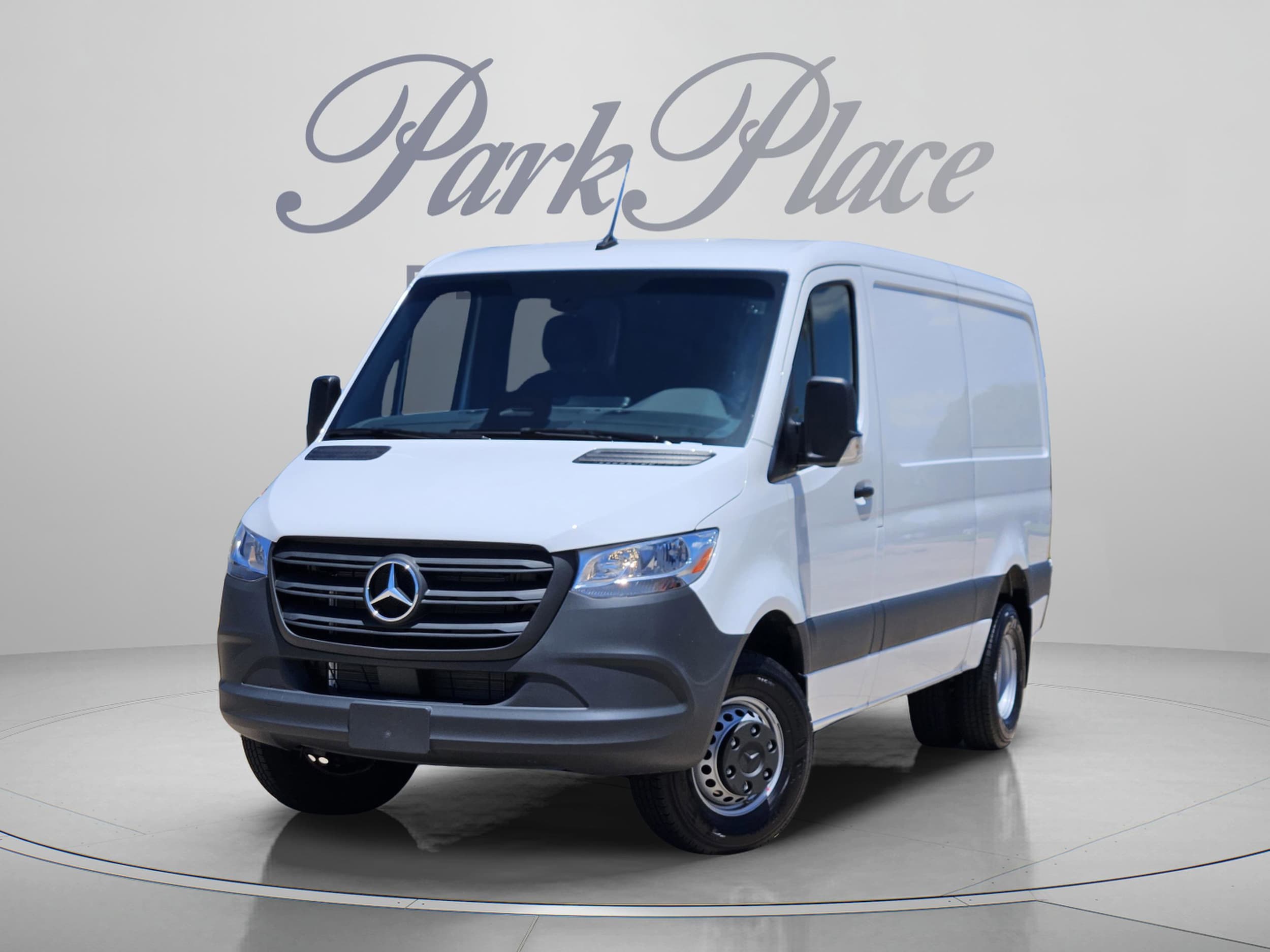 2026 Mercedes-Benz Sprinter 4500 144 WB HO's photo
