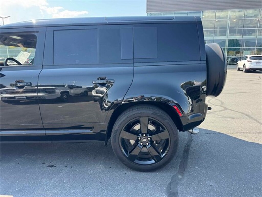 Used 2025 Land Rover Defender 110 V8 SUV