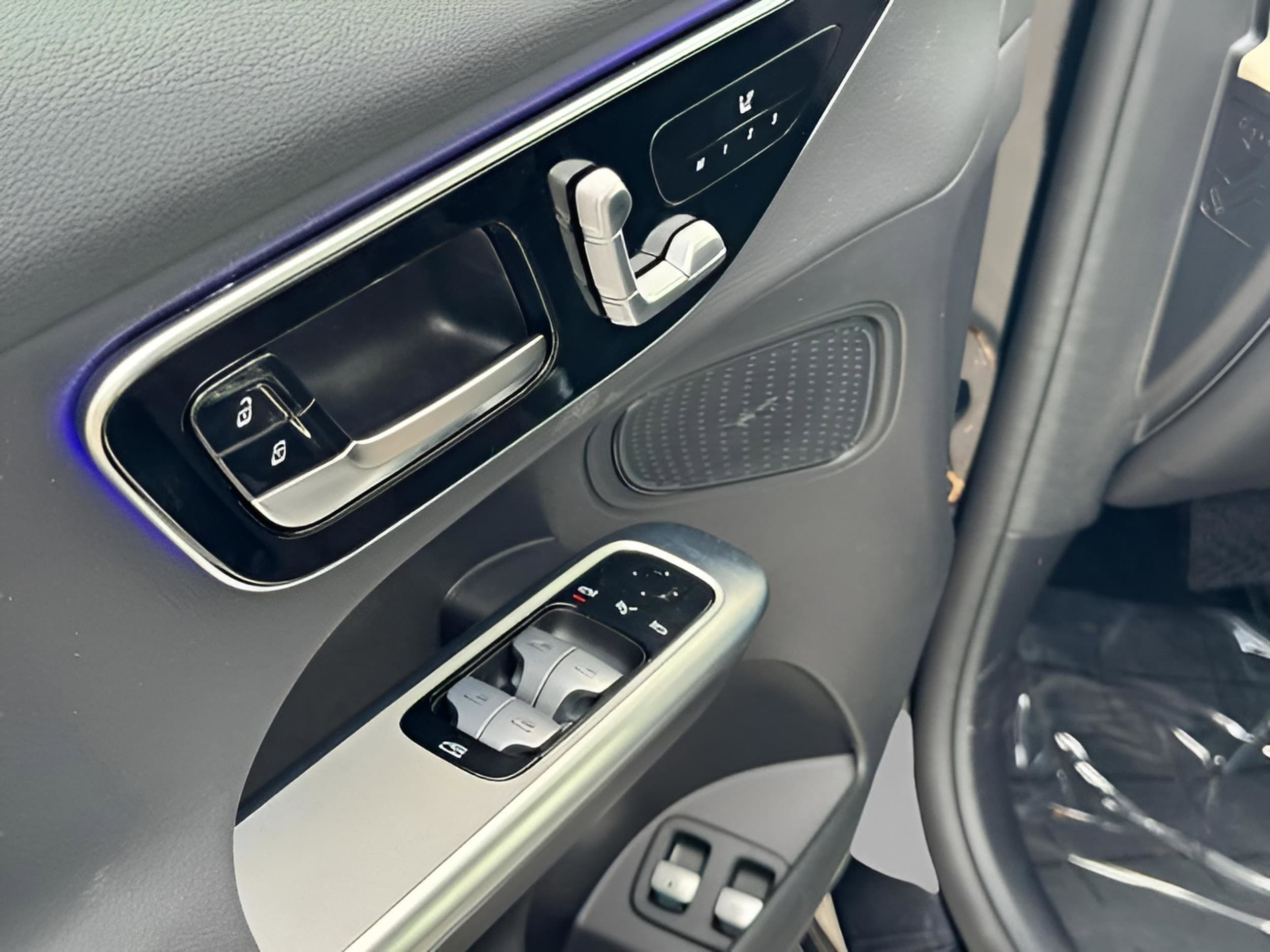 2025 Mercedes-Benz GLC Base - Photo 24