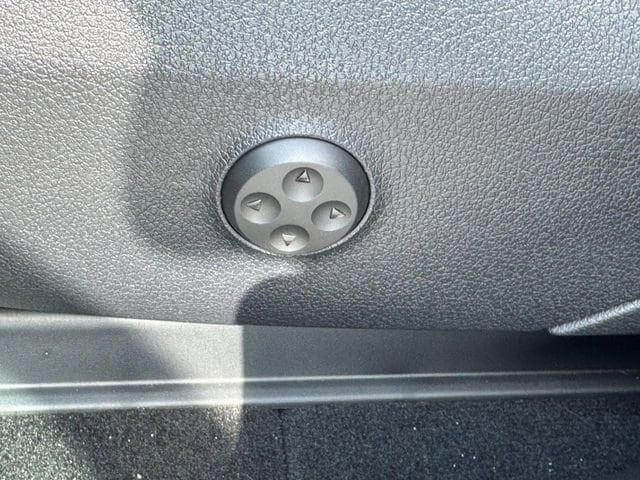 2025 Mercedes-Benz GLC Base - Photo 32