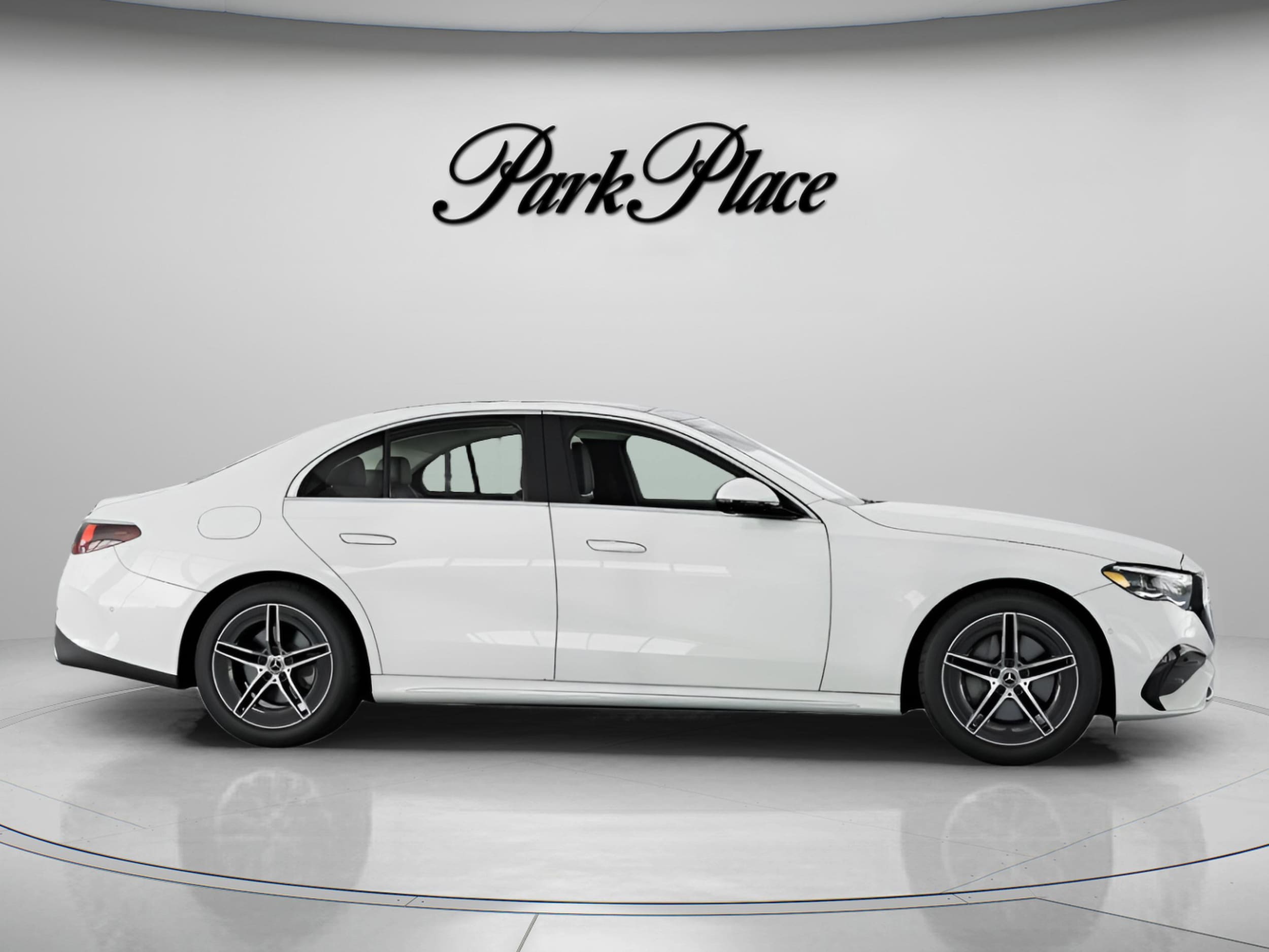 2025 Mercedes-Benz E-Class E350 - Photo 27