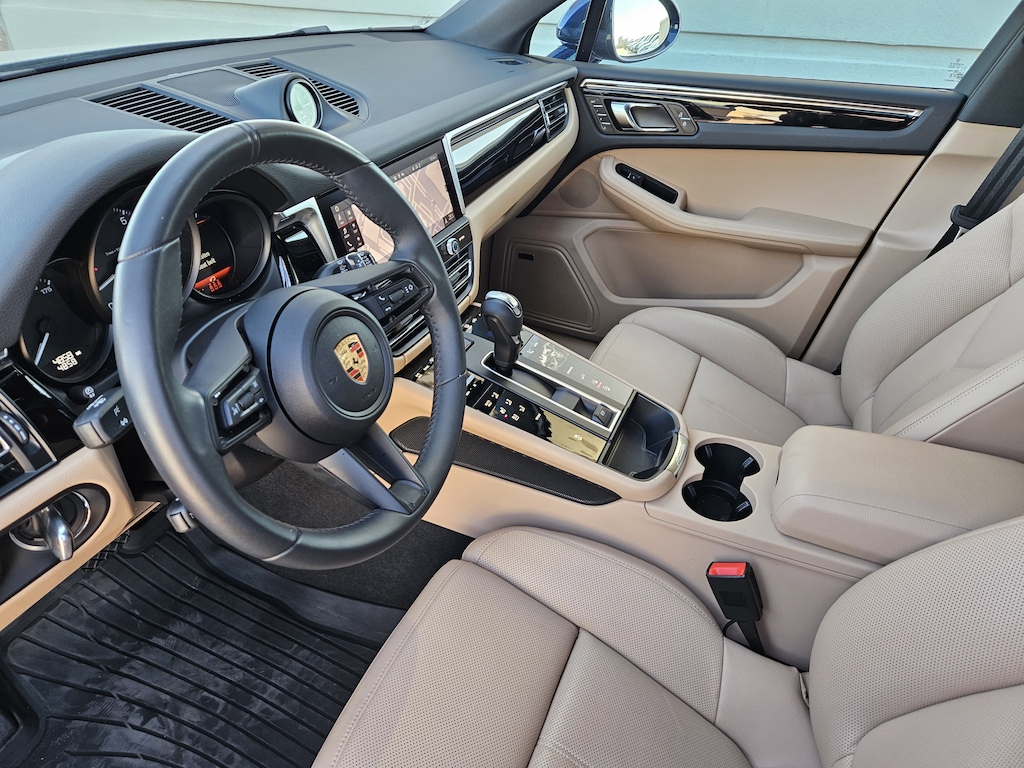 Certified 2025 Porsche Macan 4D Sport Utility
