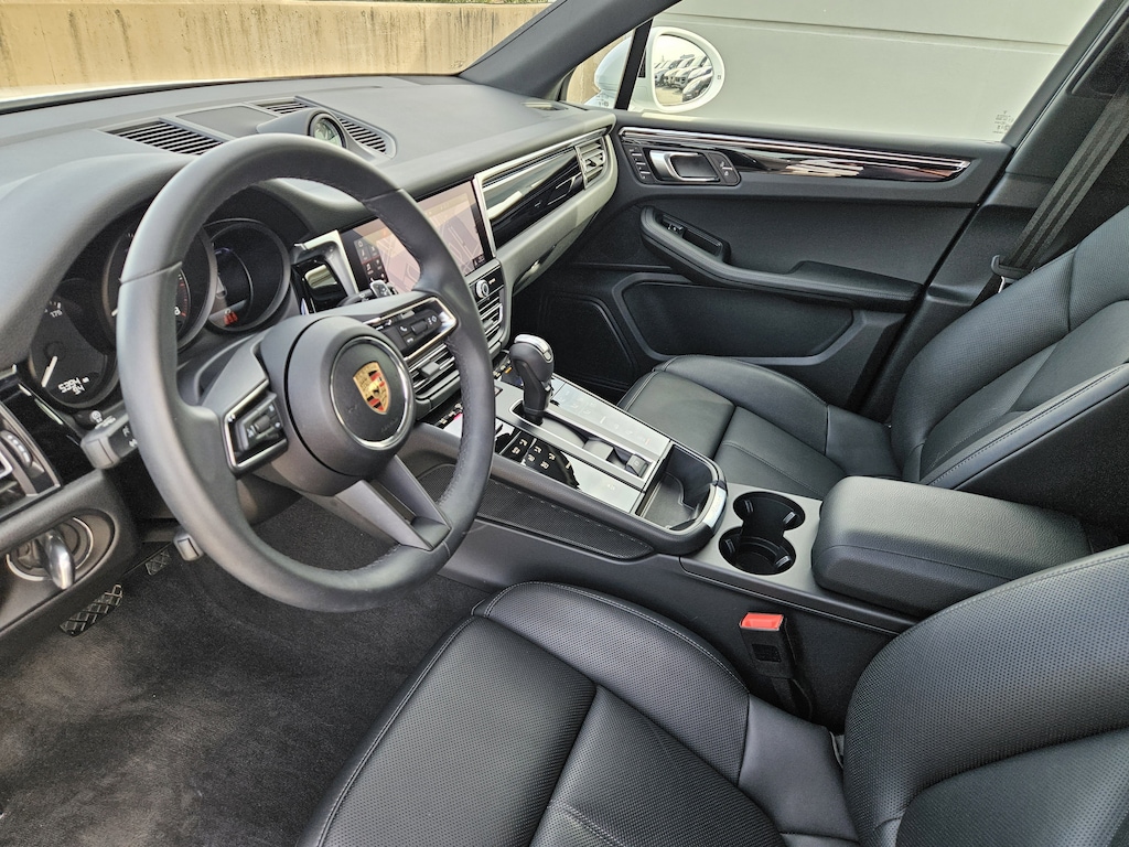 Certified 2025 Porsche Macan 4D Sport Utility