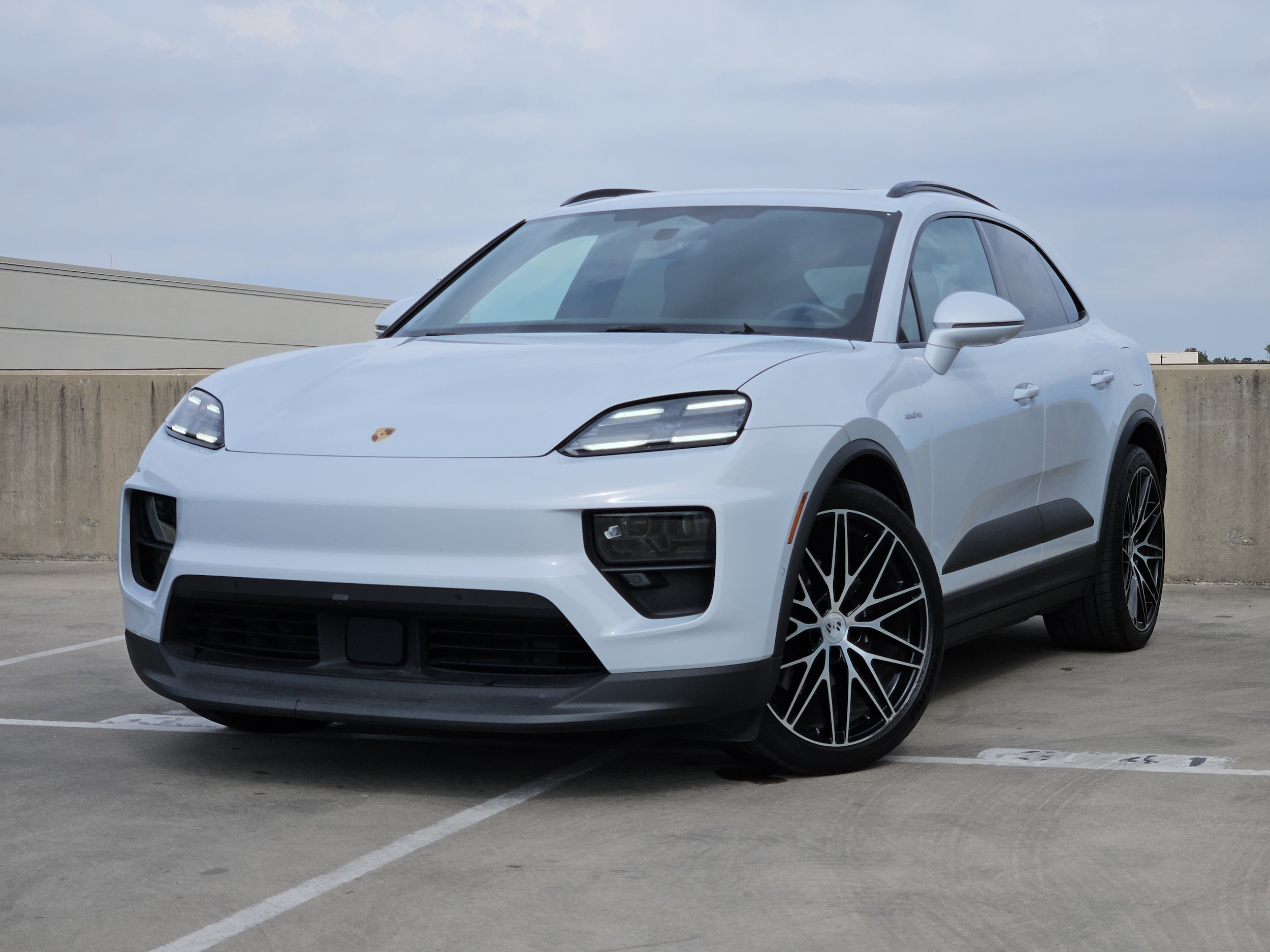 2024 Porsche Macan Base