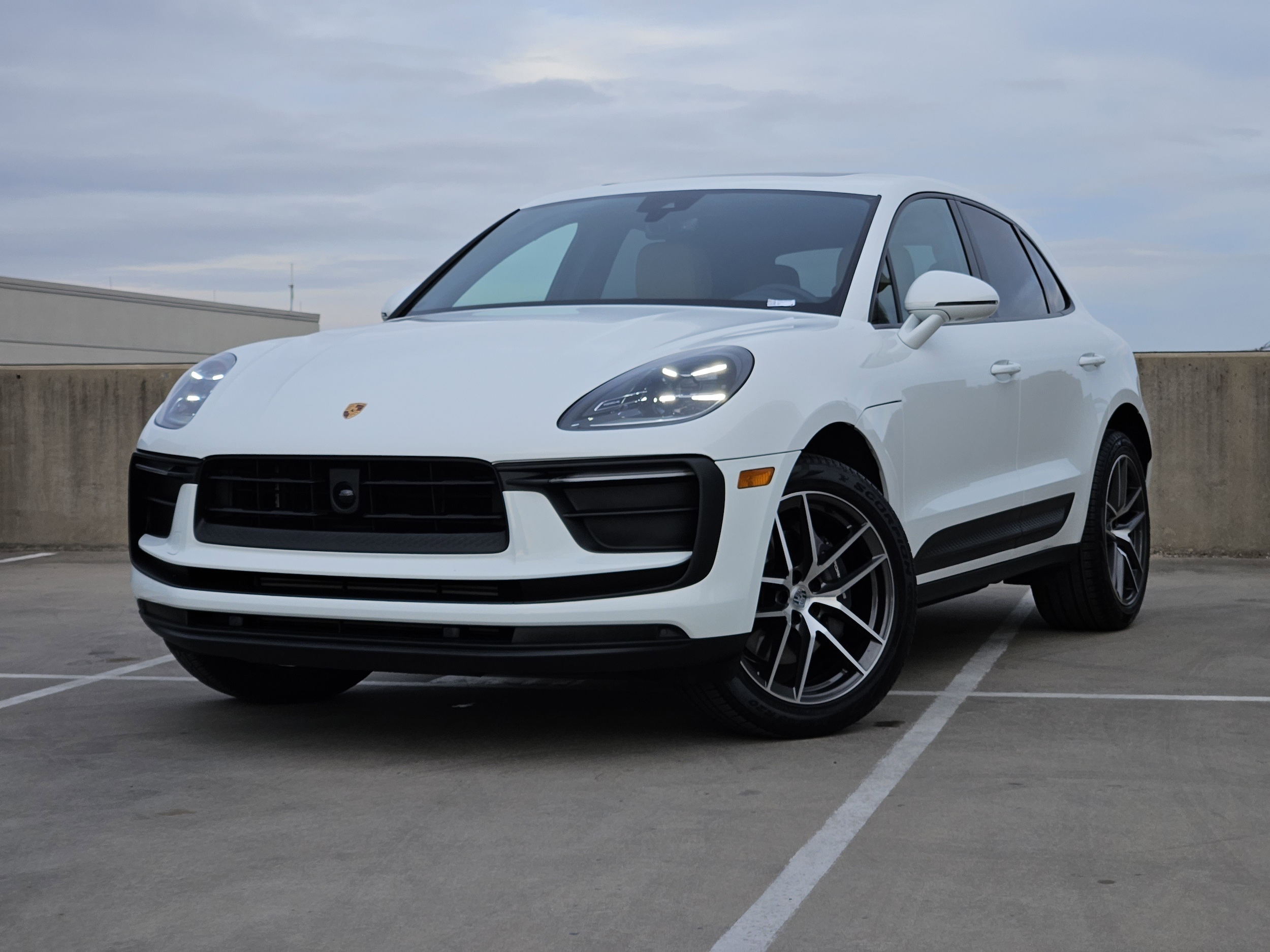 2025 Porsche Macan's photo