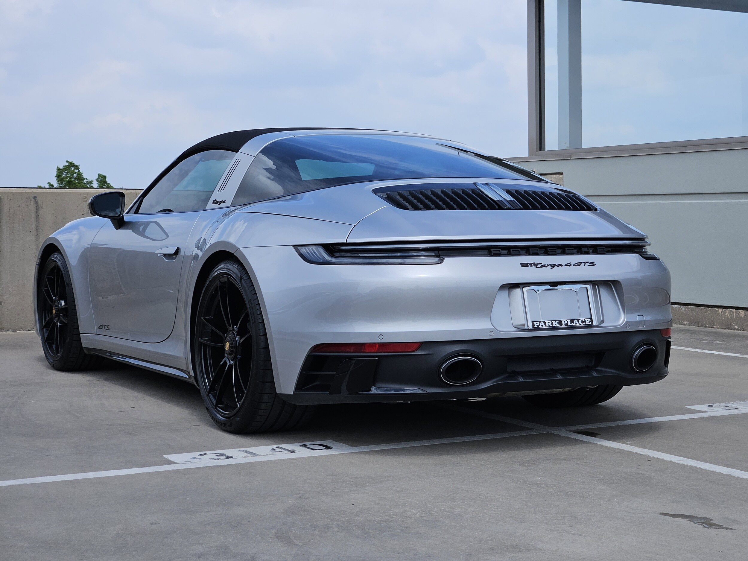 2024 Porsche 911 Targa 4 GTS photo 3