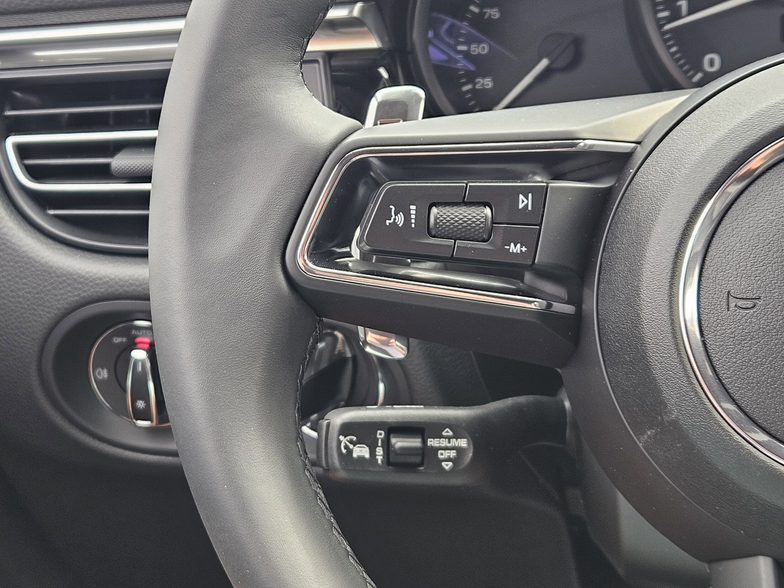 2026 Porsche Macan - Photo 25