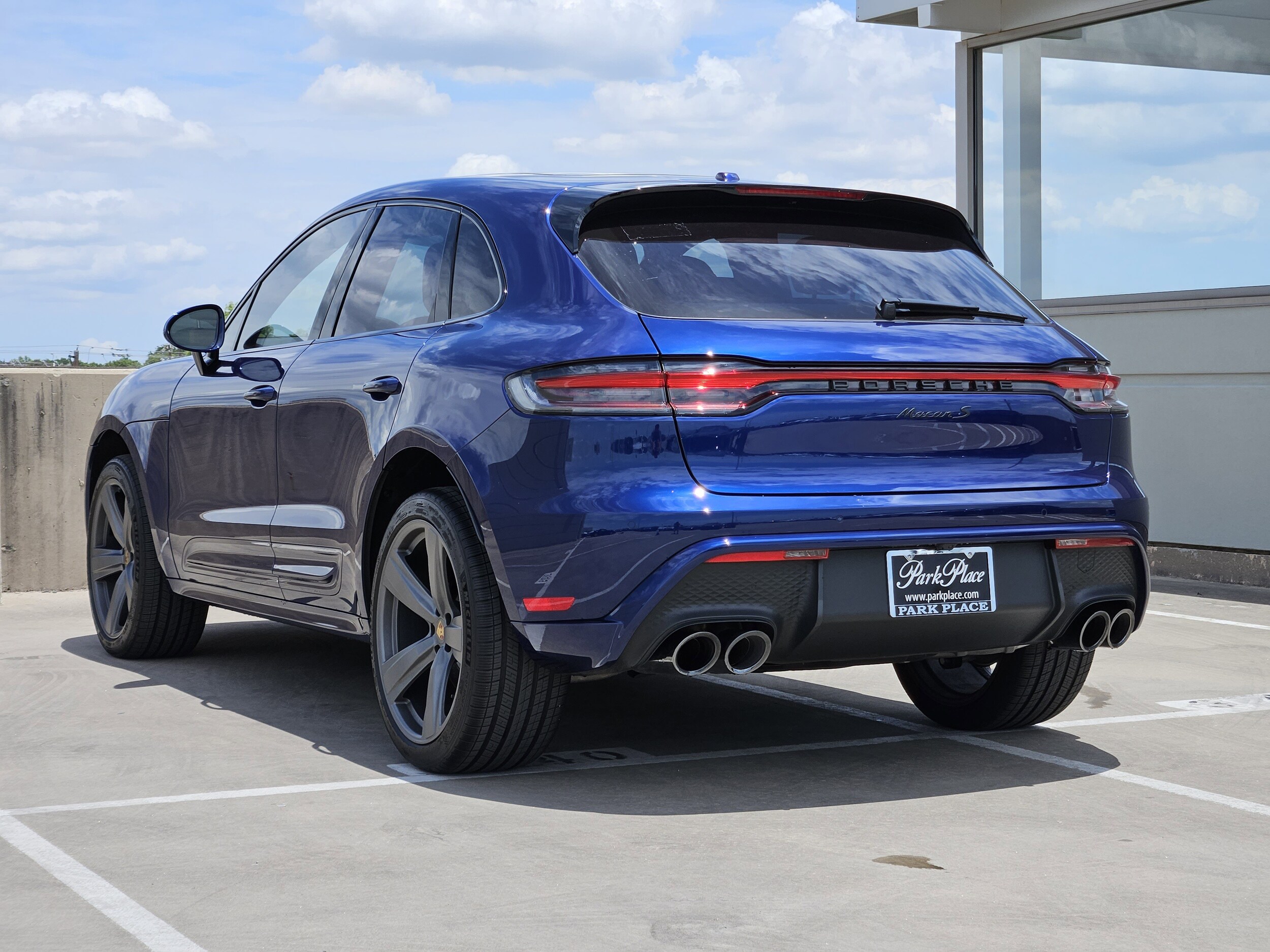 2025 Porsche Macan S photo 3