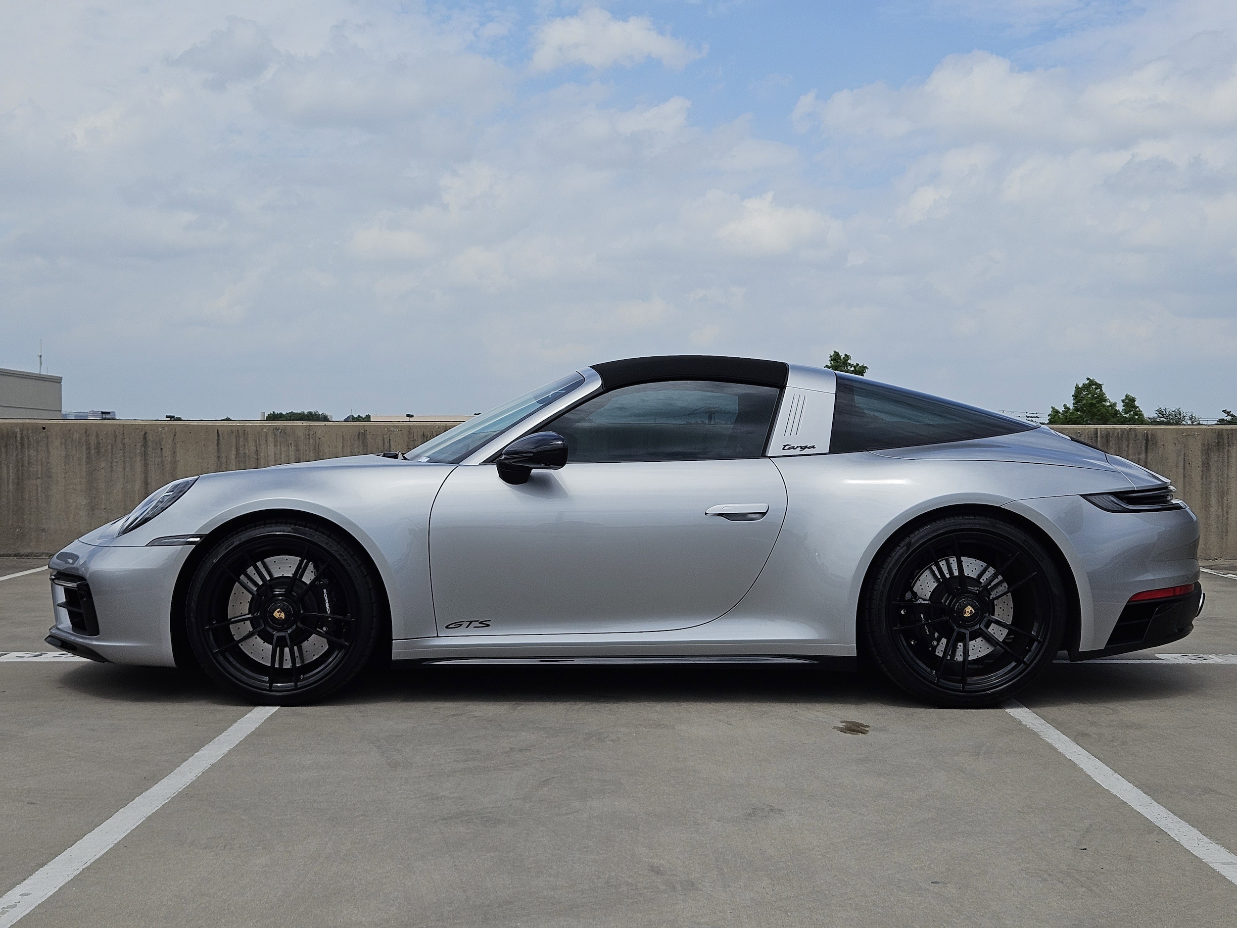 2024 Porsche 911 Targa 4 GTS photo 2