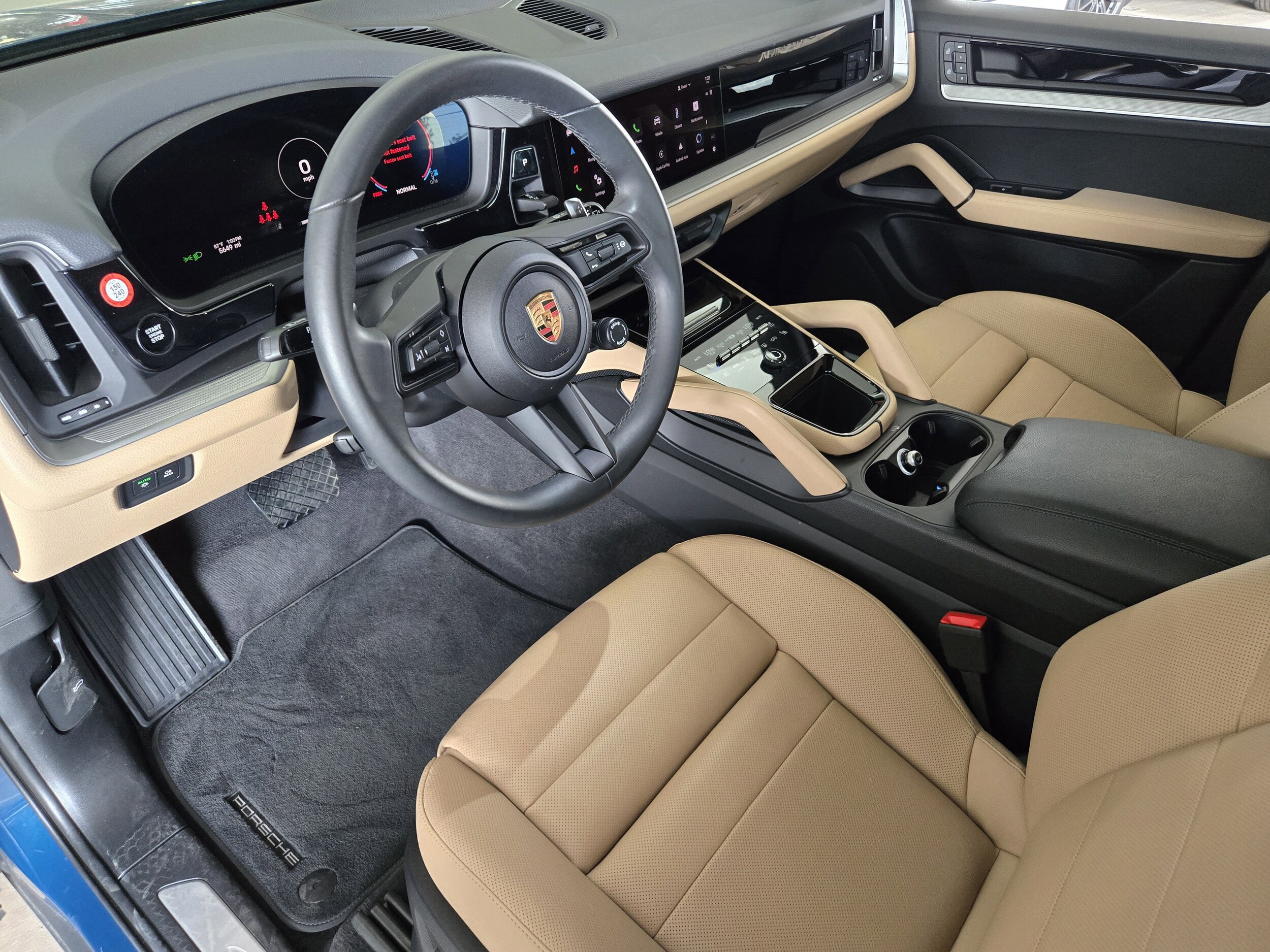2025 Porsche Cayenne photo 4