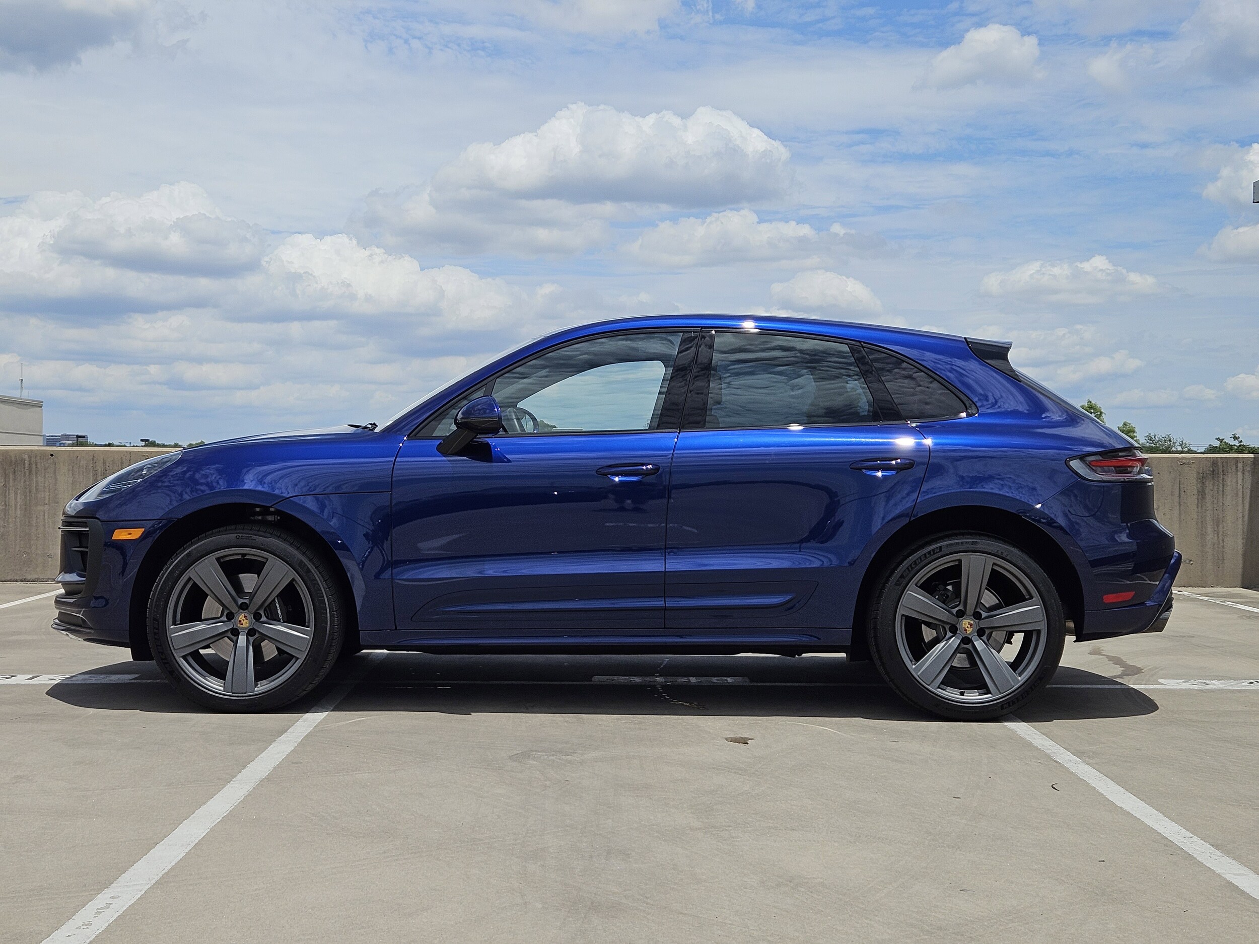 2025 Porsche Macan S photo 2