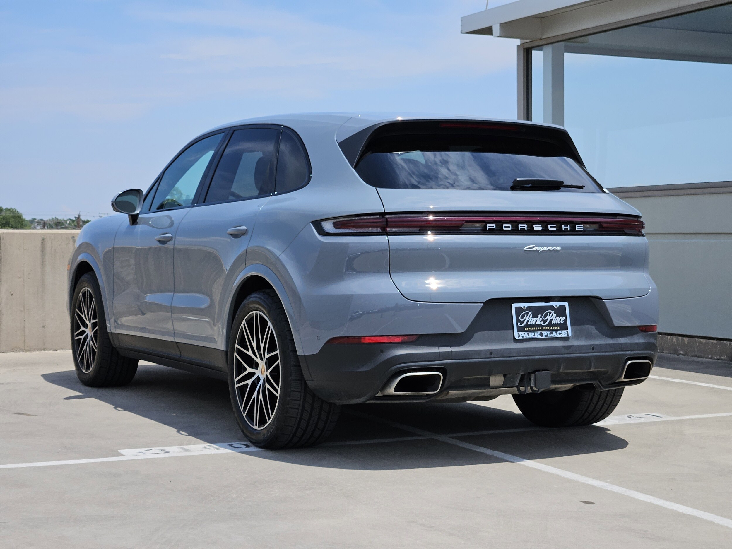 2025 Porsche Cayenne photo 2
