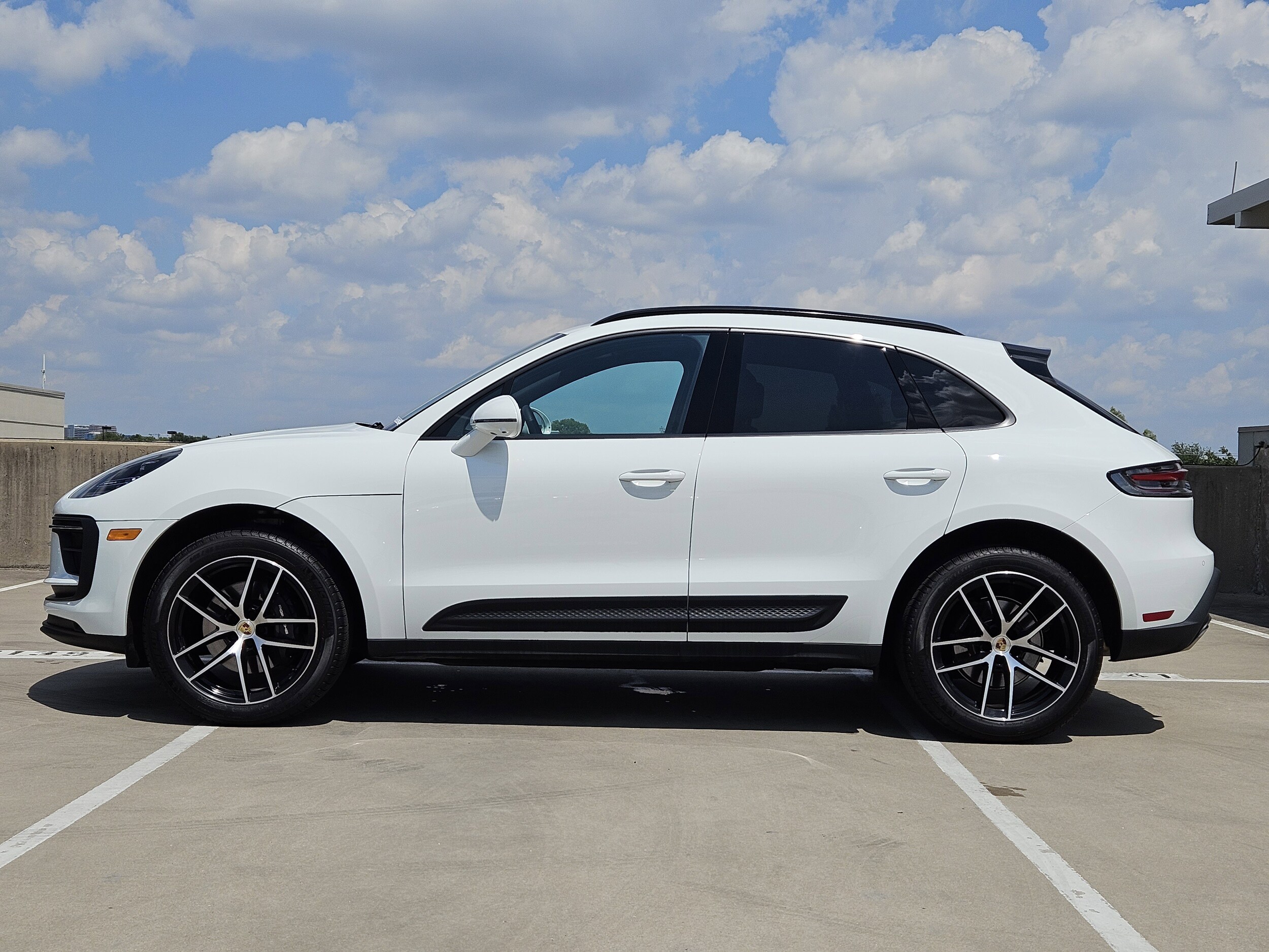 2024 Porsche Macan T photo 2