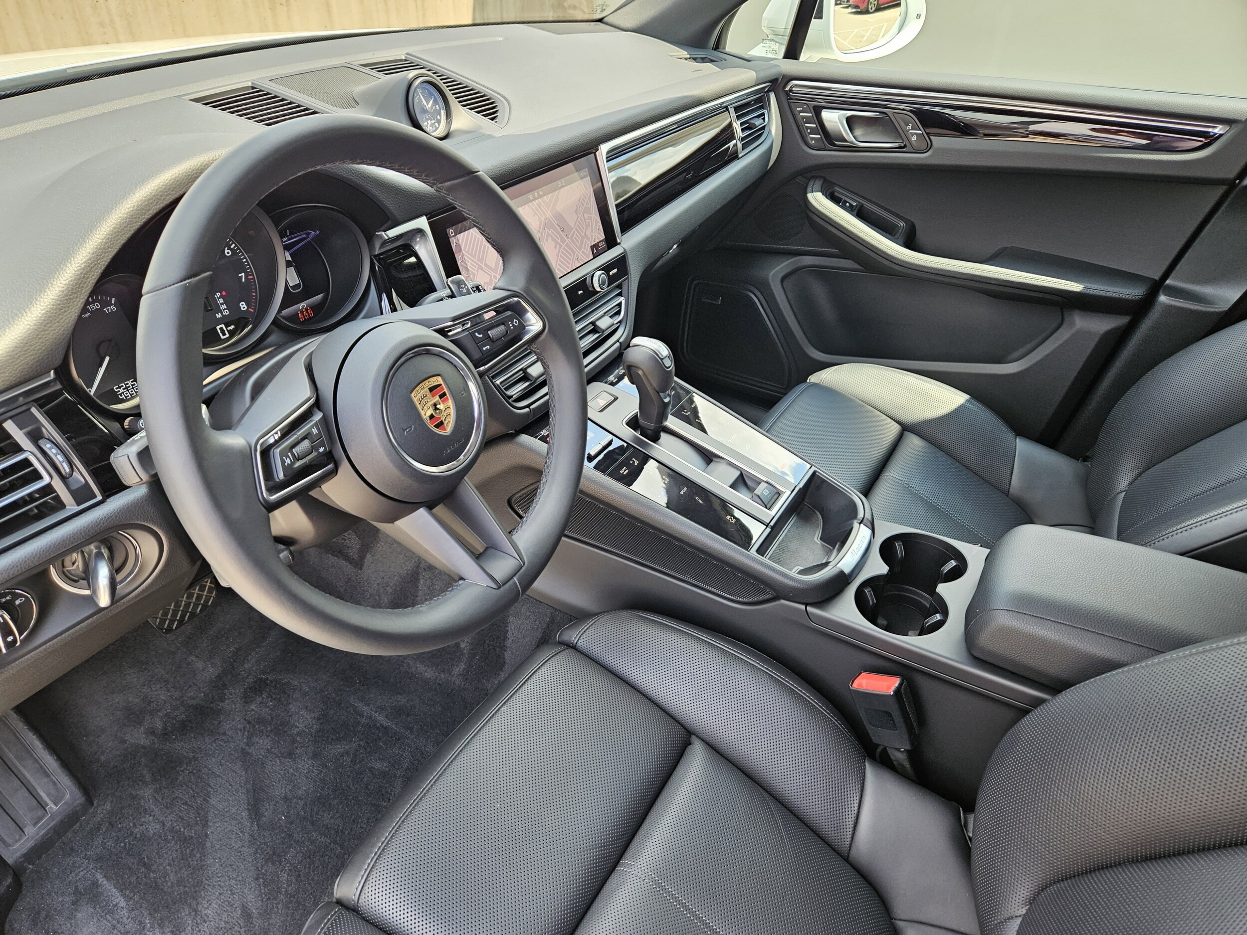 2024 Porsche Macan T photo 4