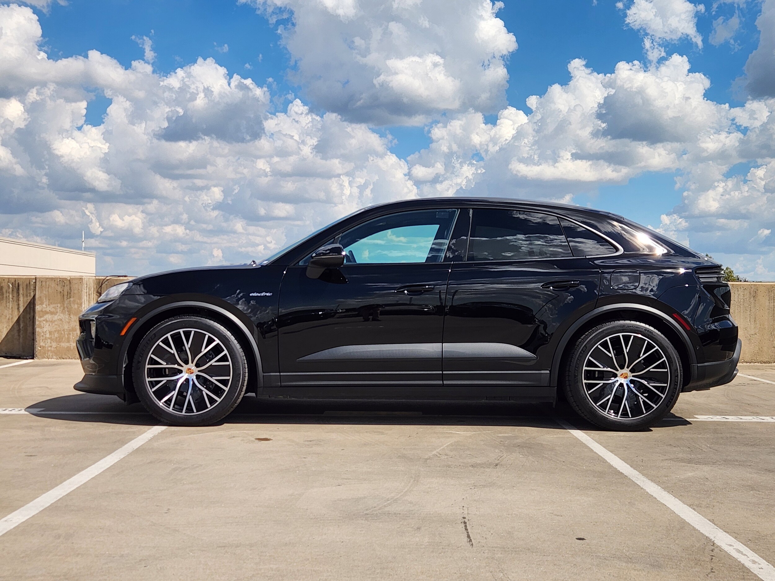 2025 Porsche Macan Electric photo 2