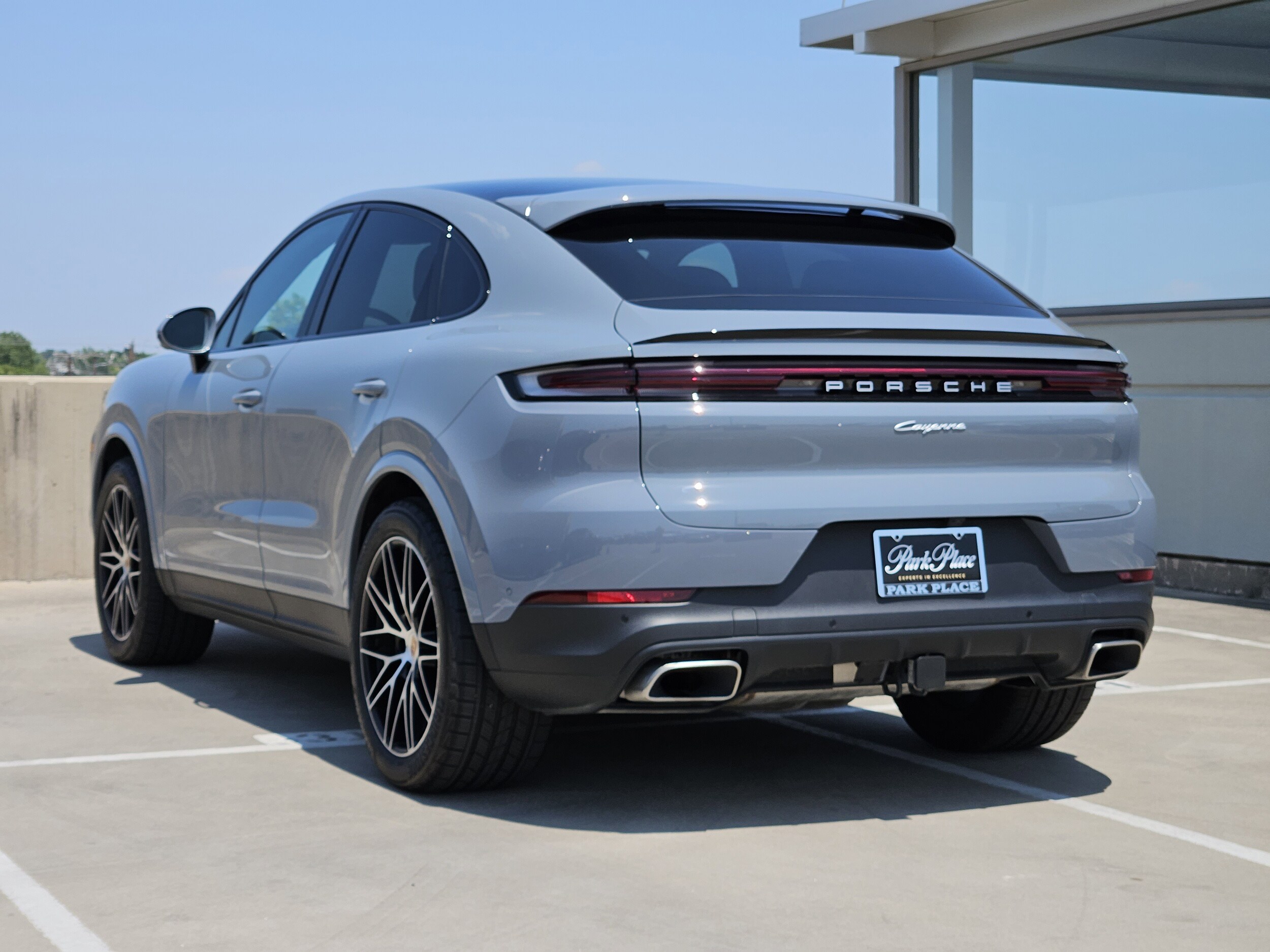 2025 Porsche Cayenne Coupe photo 2