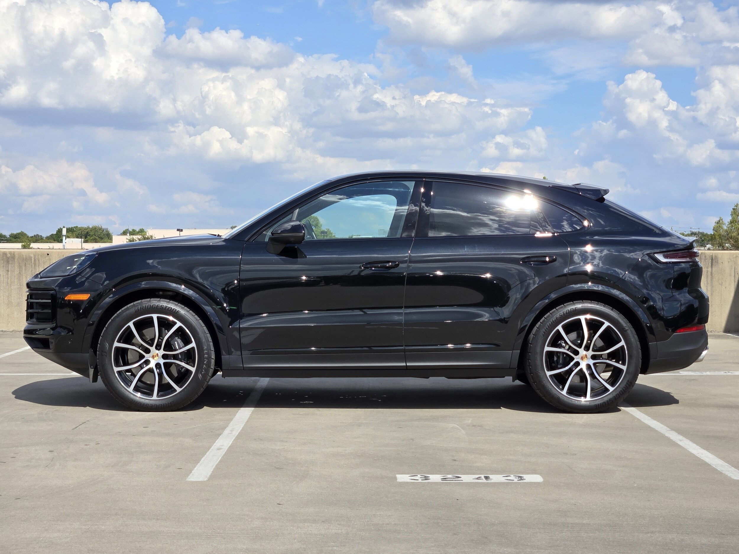 2025 Porsche Cayenne Coupe photo 2