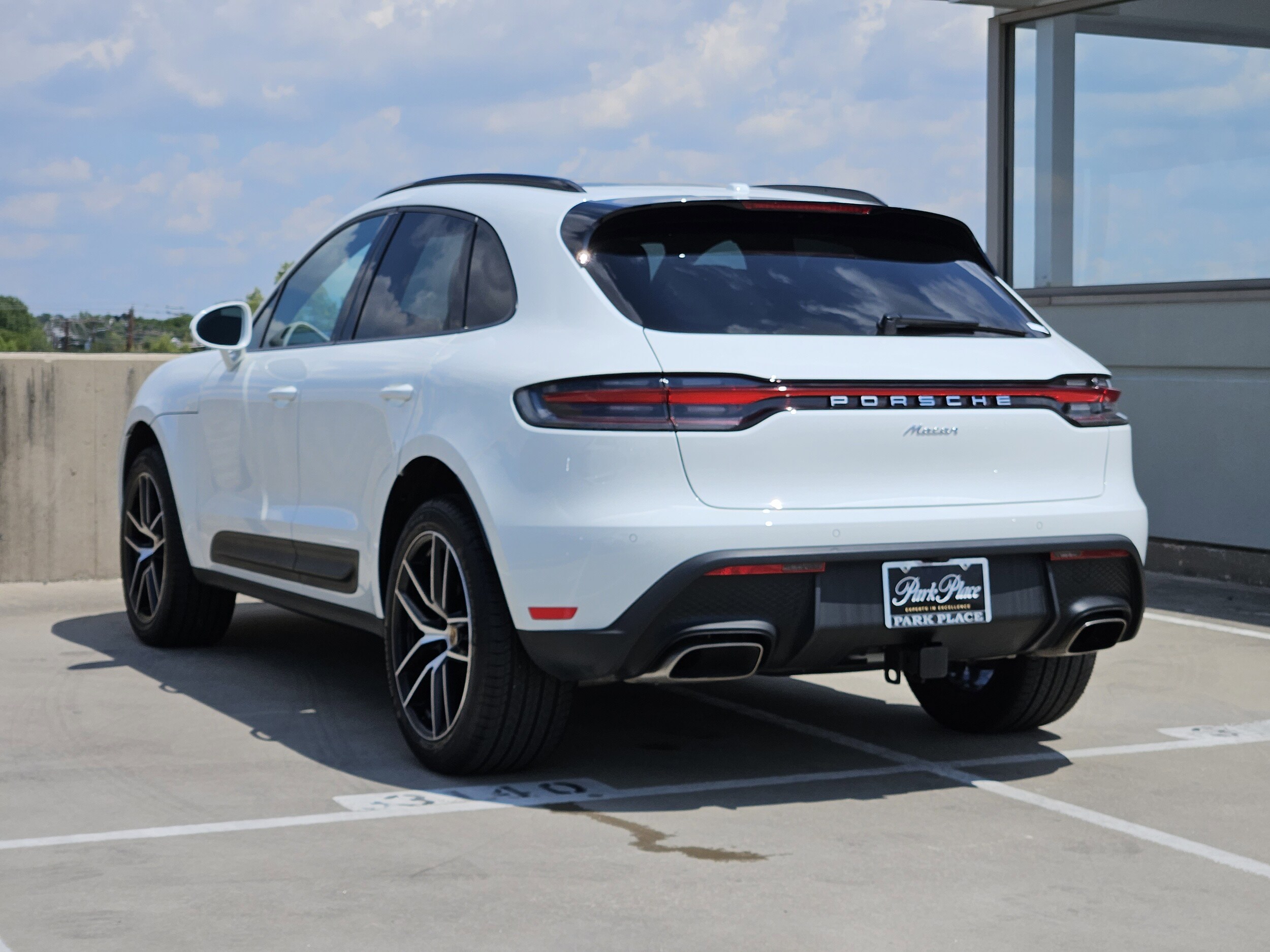 2024 Porsche Macan T photo 3