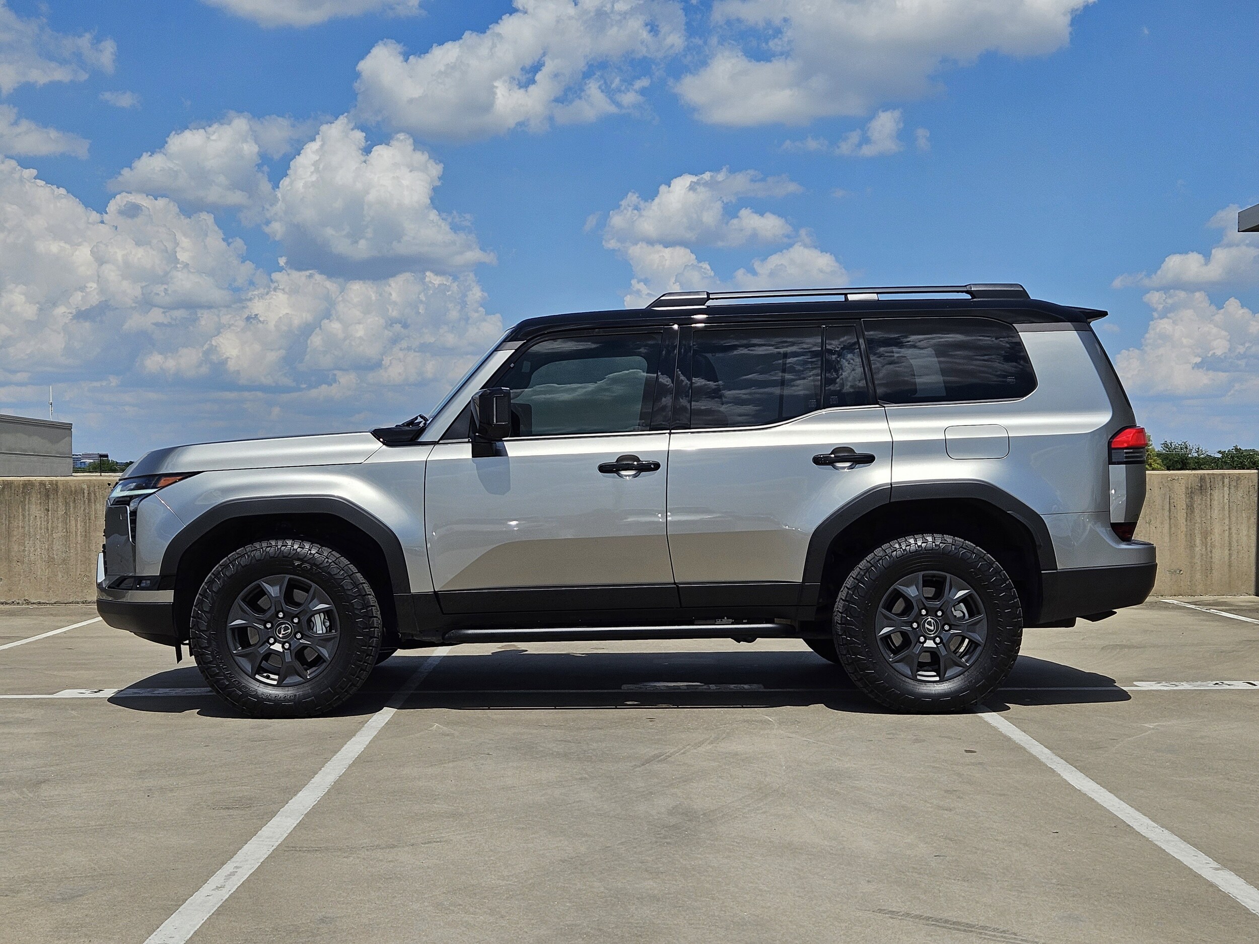 2024 Lexus GX 550 Overtrail photo 2