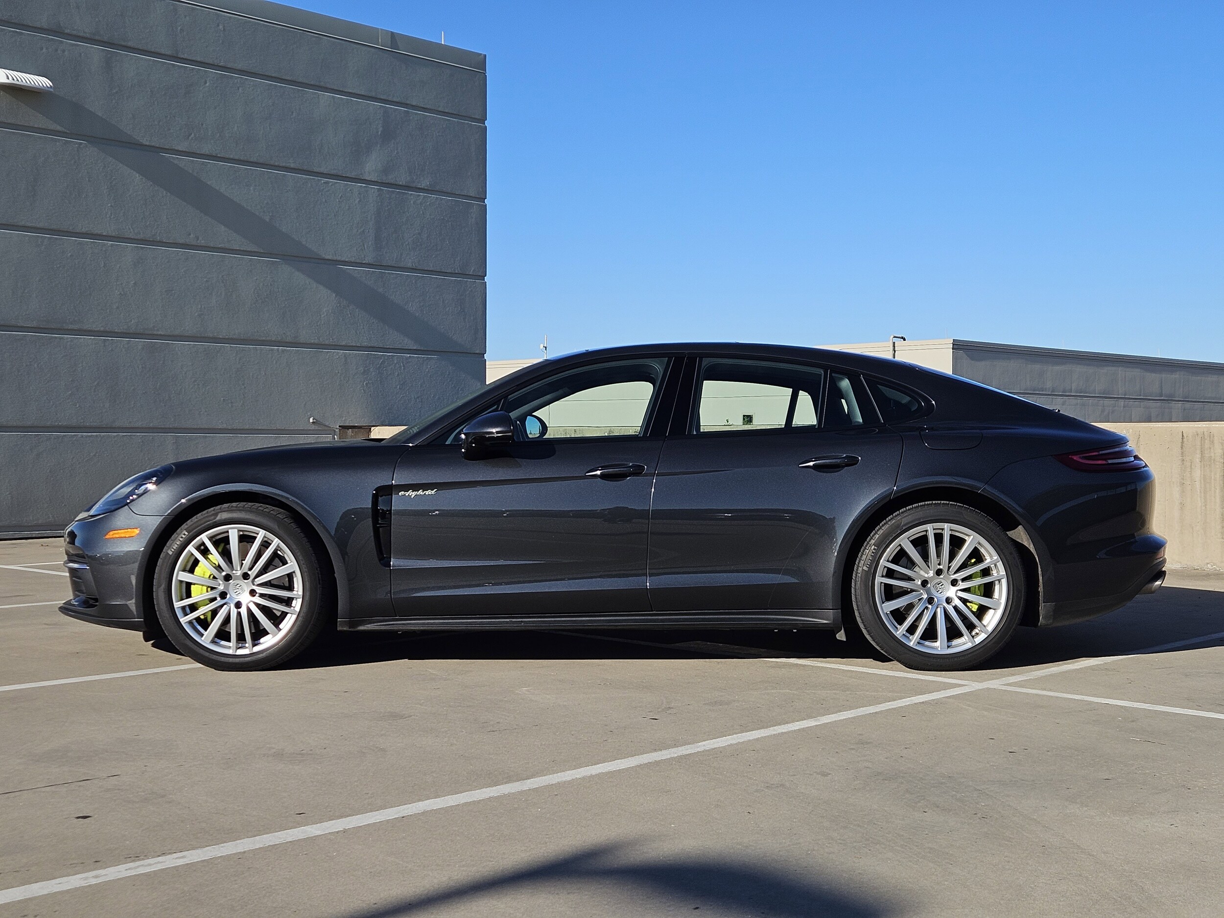 2019 Porsche Panamera E-Hybrid 4 photo 2