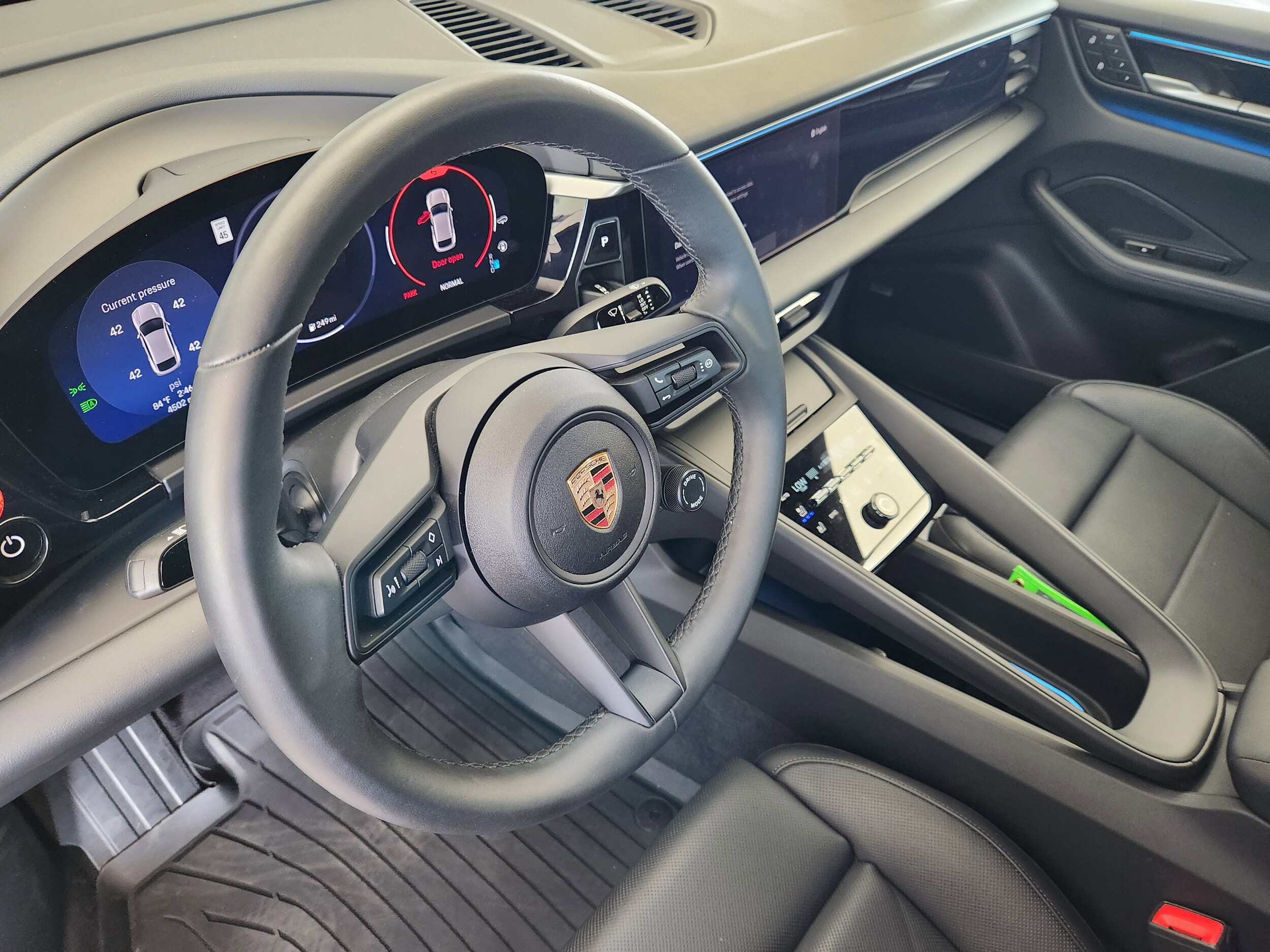 2025 Porsche Macan Electric photo 4