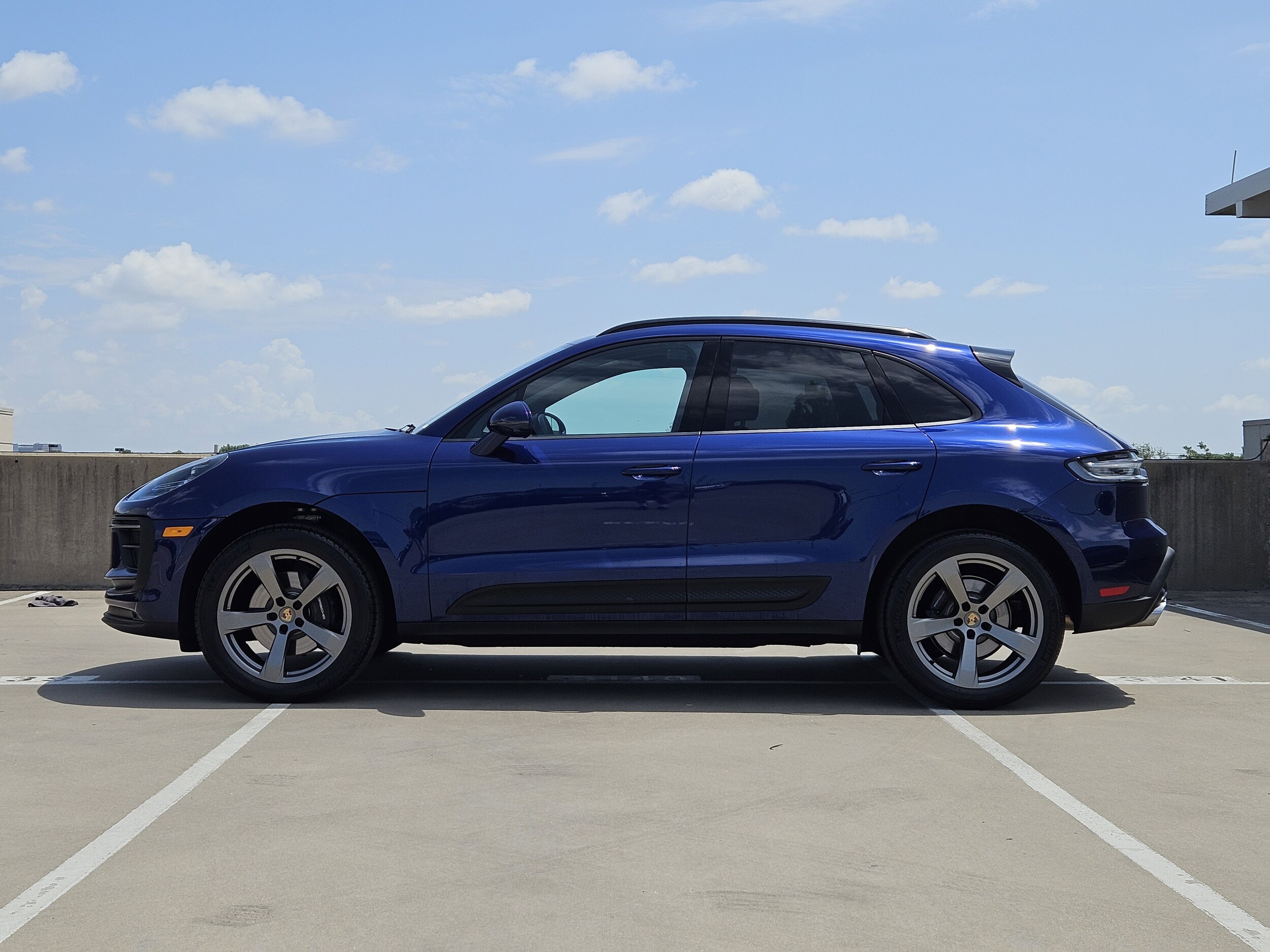 2024 Porsche Macan T photo 2