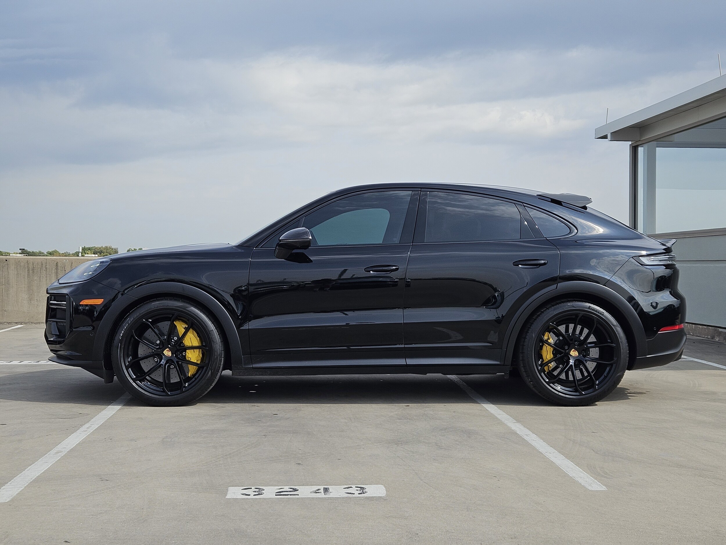 2024 Porsche Cayenne Coupe Turbo GT photo 2