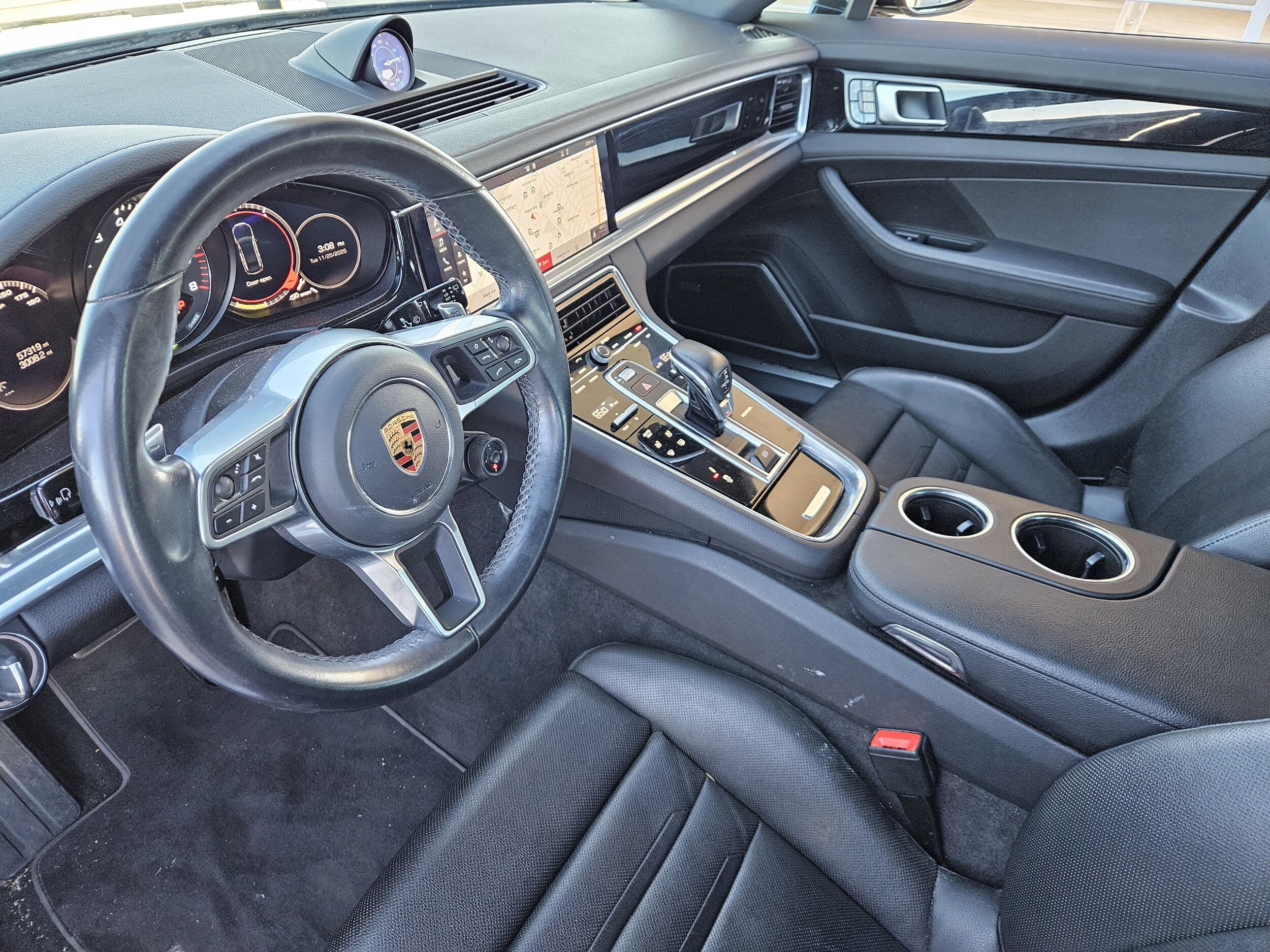 2019 Porsche Panamera E-Hybrid 4 photo 4