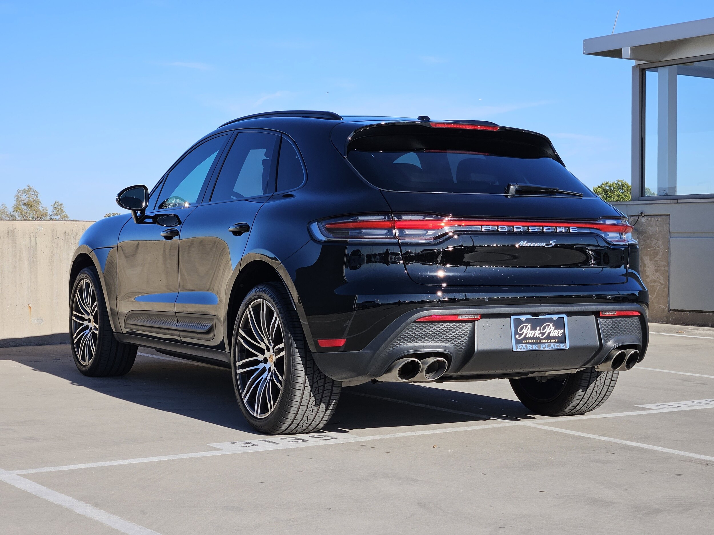 2023 Porsche Macan S photo 3