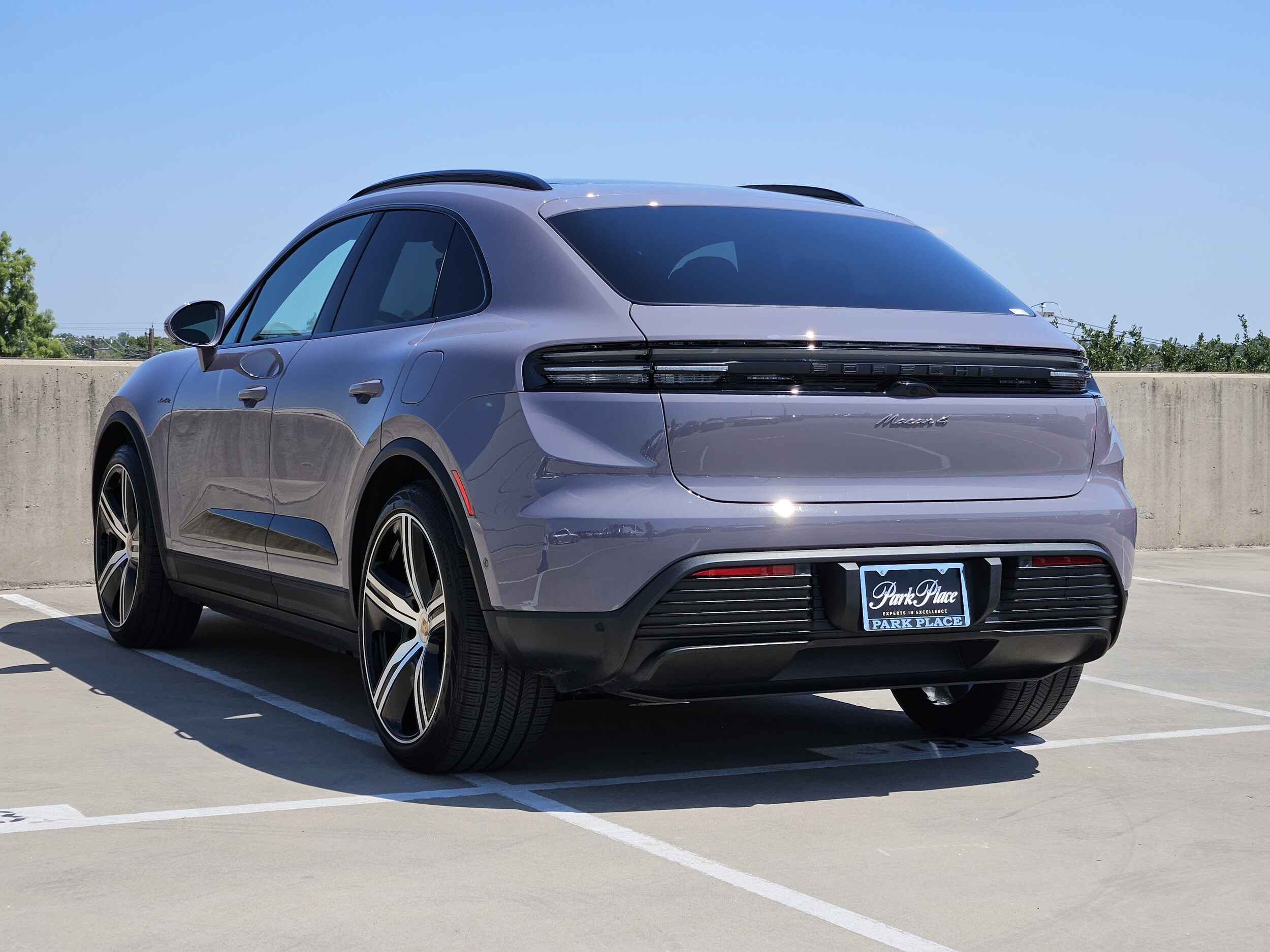 2024 Porsche Macan Electric 4 photo 3