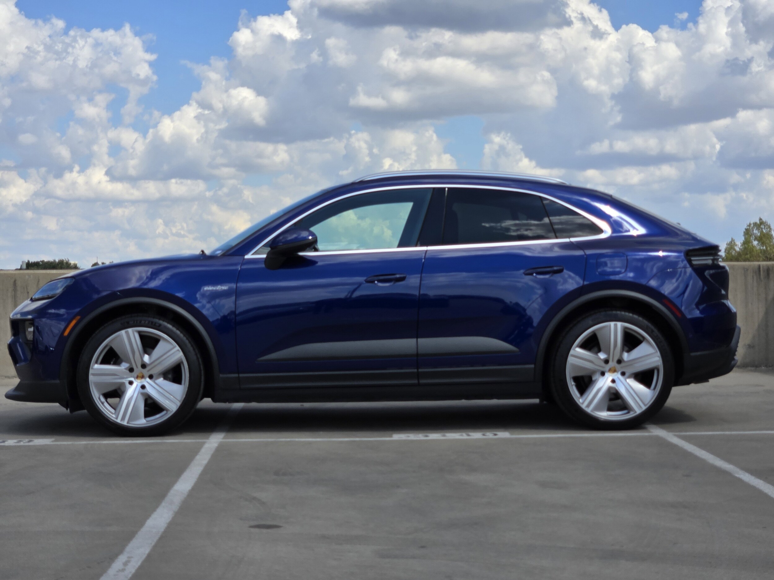 2024 Porsche Macan Electric 4 photo 2