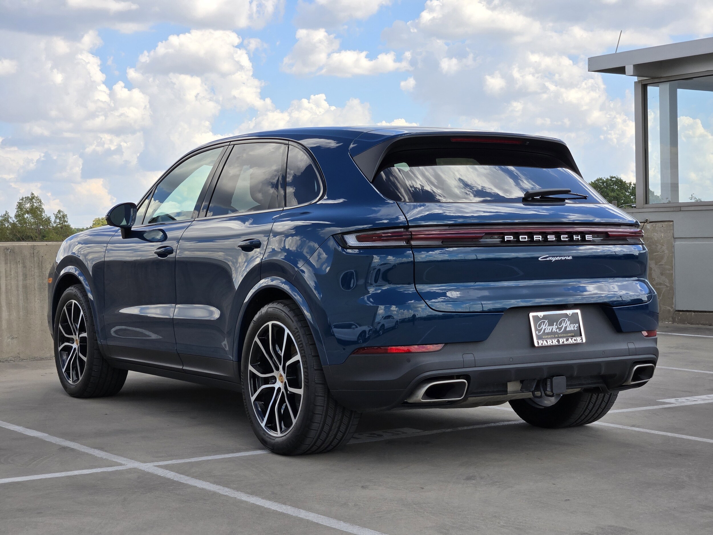 2025 Porsche Cayenne photo 3